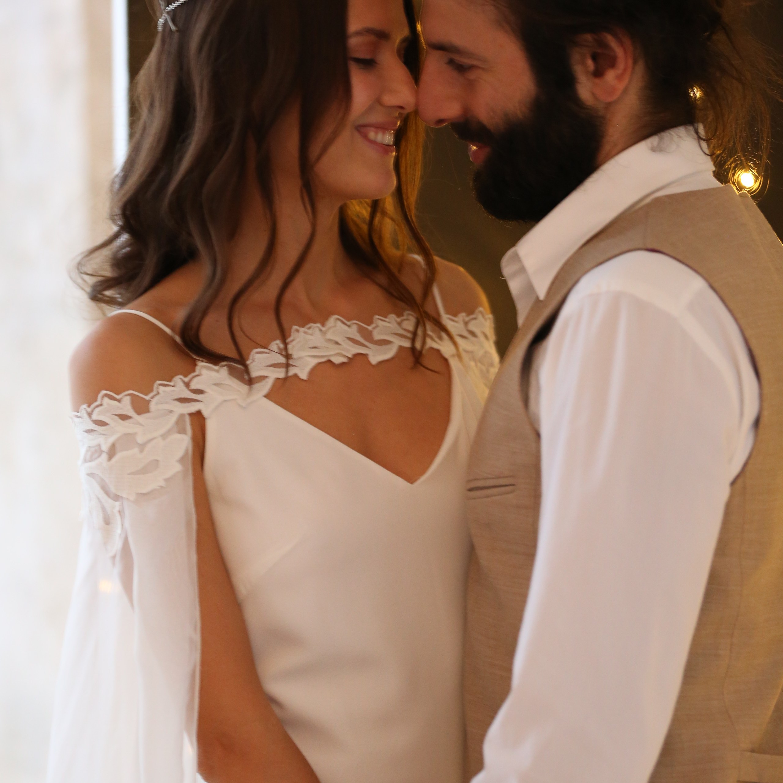 Свадебная фотосессия в студиях Москвы от свадебного фотографа. Фотосессия в студии в Москве от профессионального фотографа услуги по доступным ценам