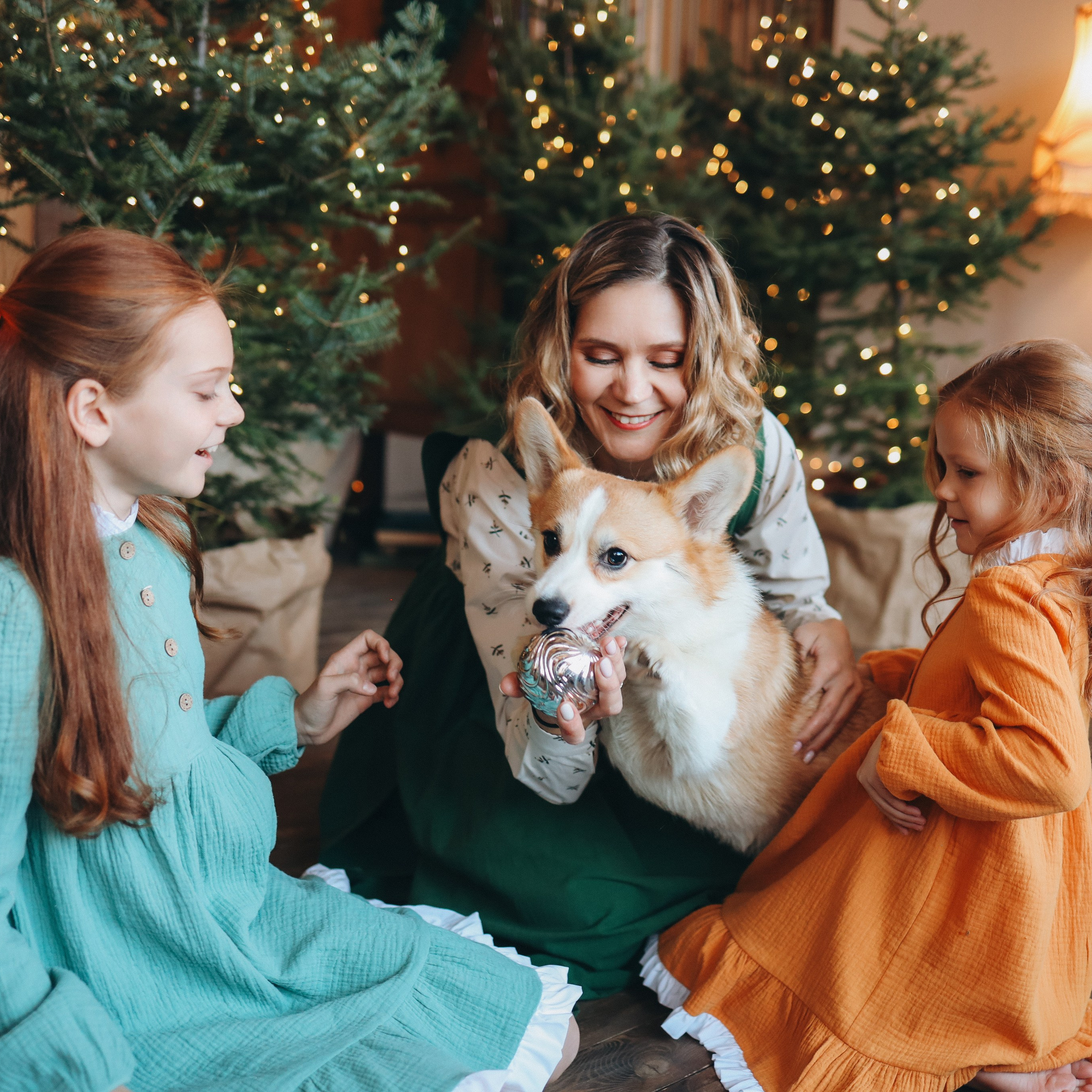 Мама и дочки в фотостудии Чувство