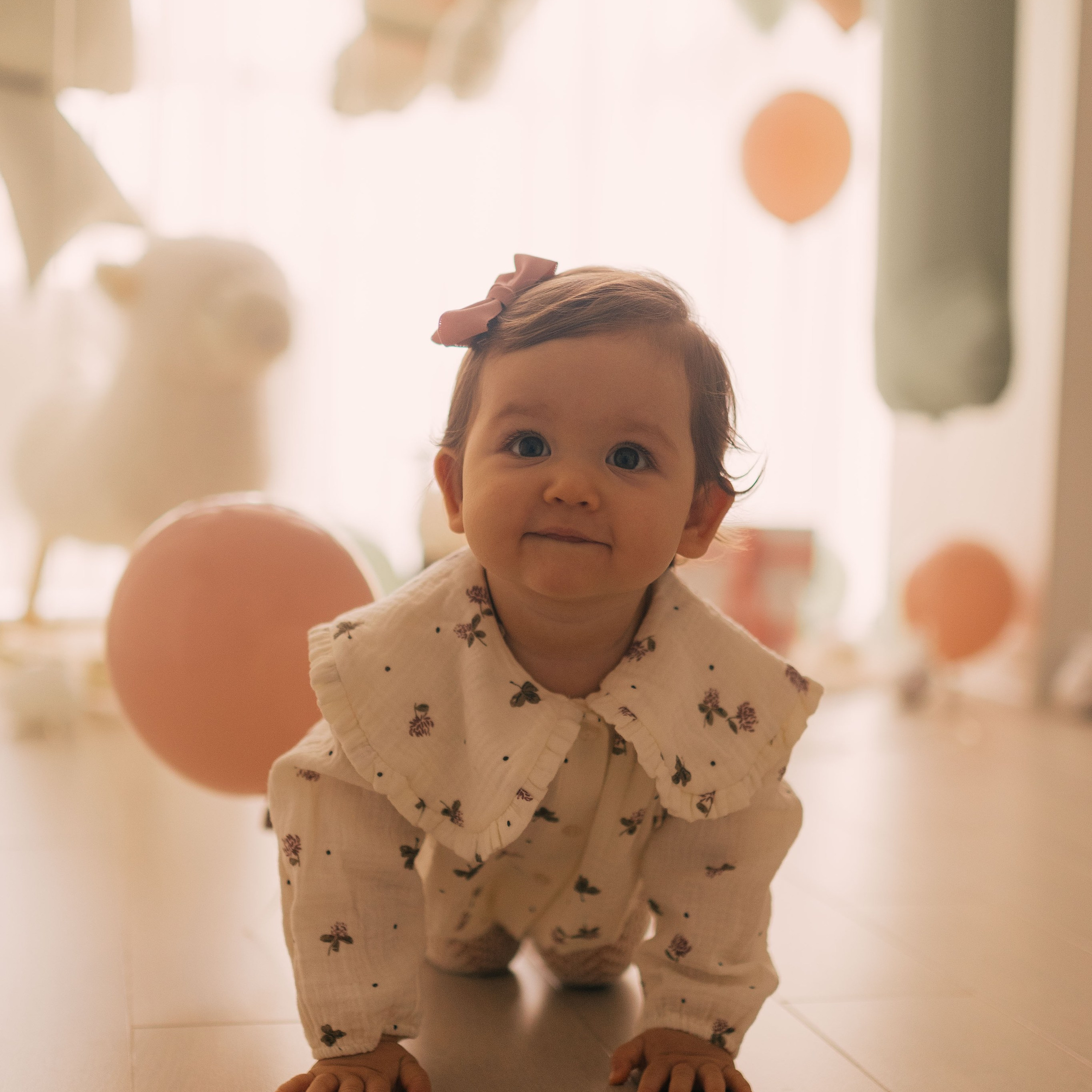 Еве-королеве годик.