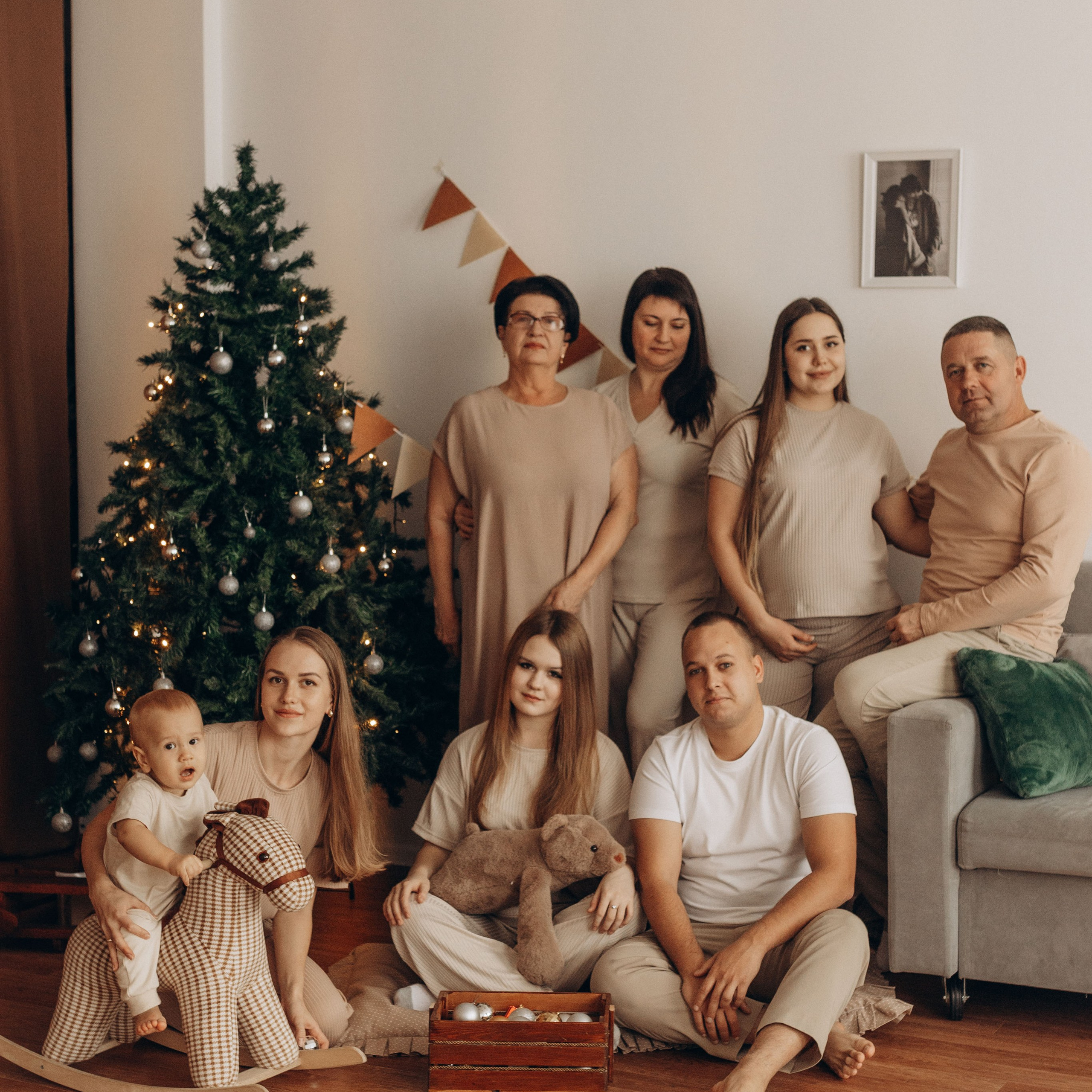 Семейный новый год четыре поколения.