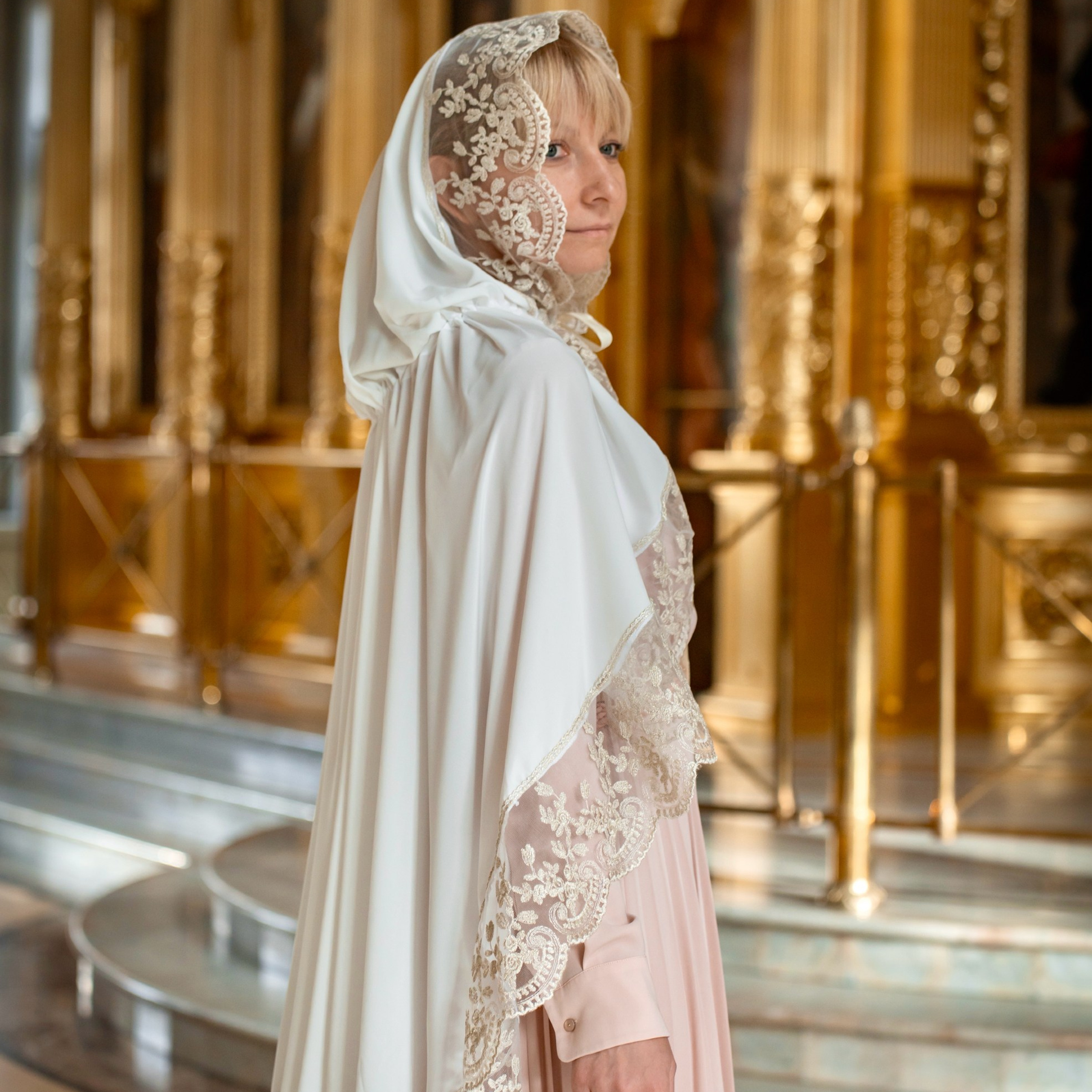 Украшение купели цветами в Туле. Фотограф на Крещение и Венчание в Туле, детский и семейный фотограф