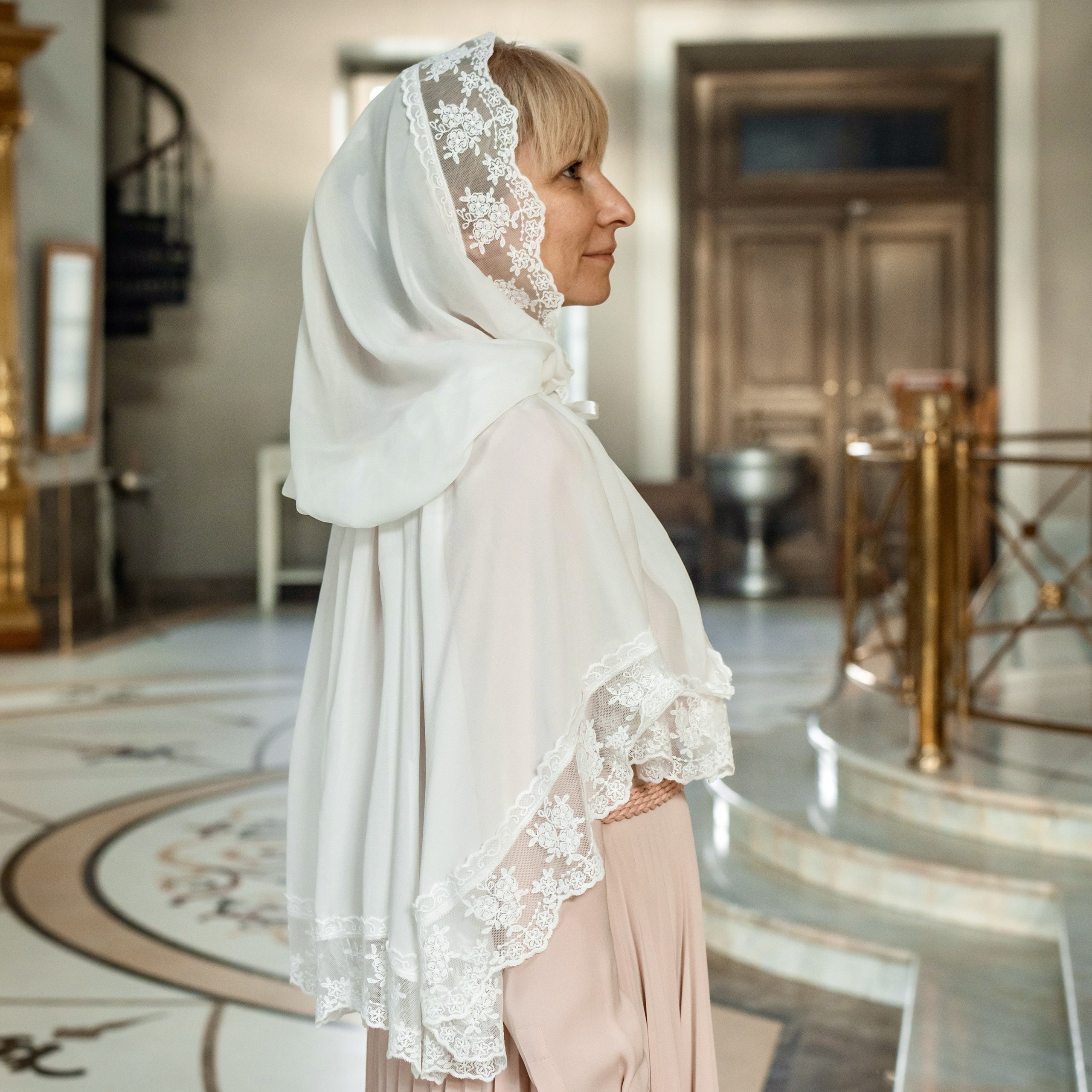 Украшение купели цветами в Туле. Фотограф на Крещение и Венчание в Туле, детский и семейный фотограф