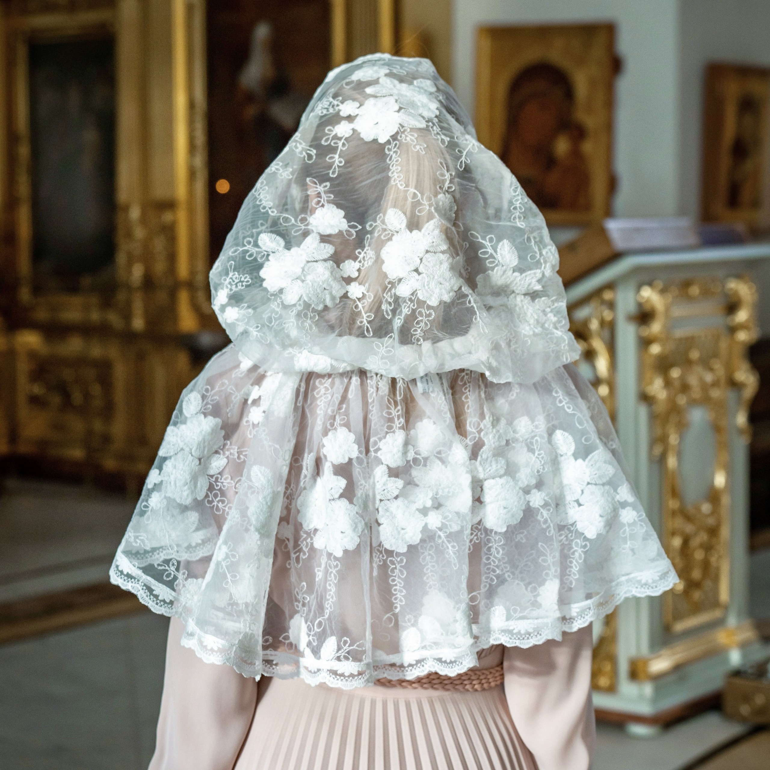 Украшение купели цветами в Туле. Фотограф на Крещение и Венчание в Туле, детский и семейный фотограф