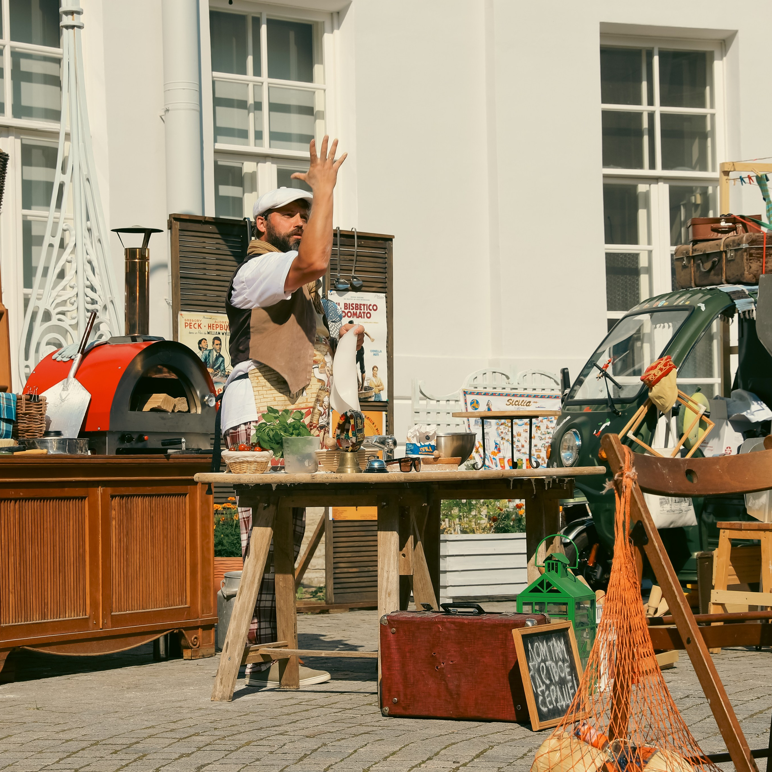 Театр Вкуса, Приключения итальянцев в России