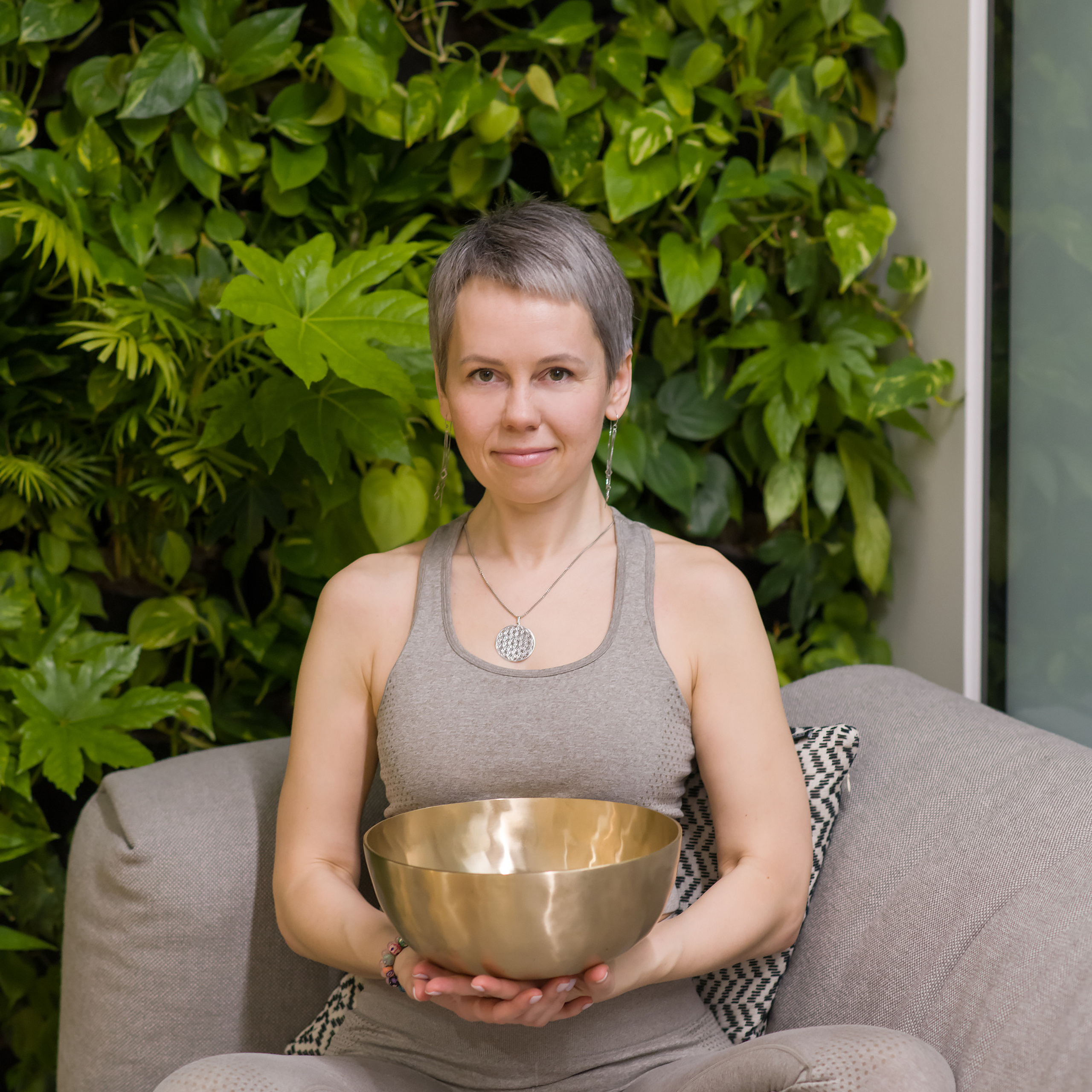 Фотосъемка инструктора по йоге критического выравнивания для соцсетей