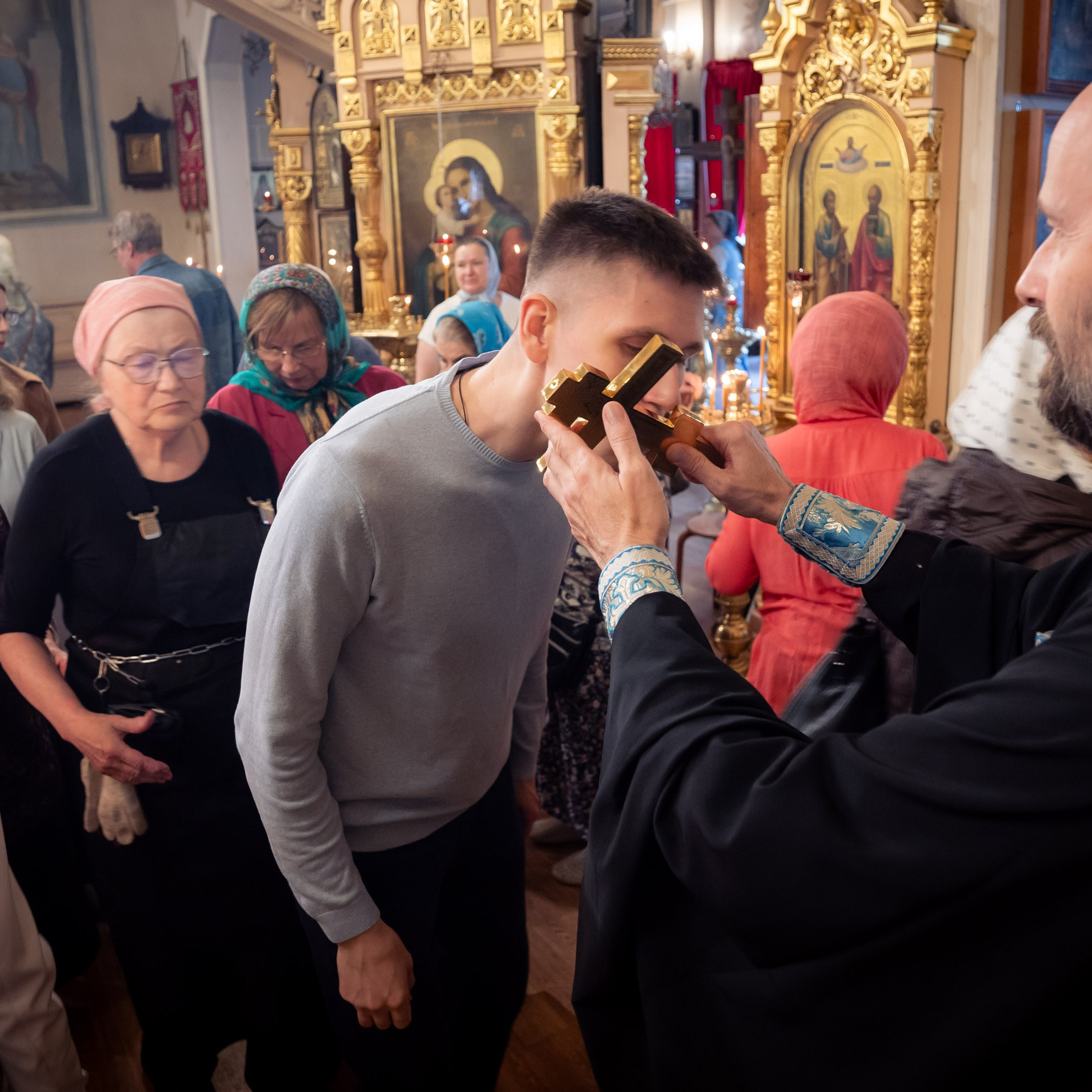 Антон и Татьяна Денисенко — В храме