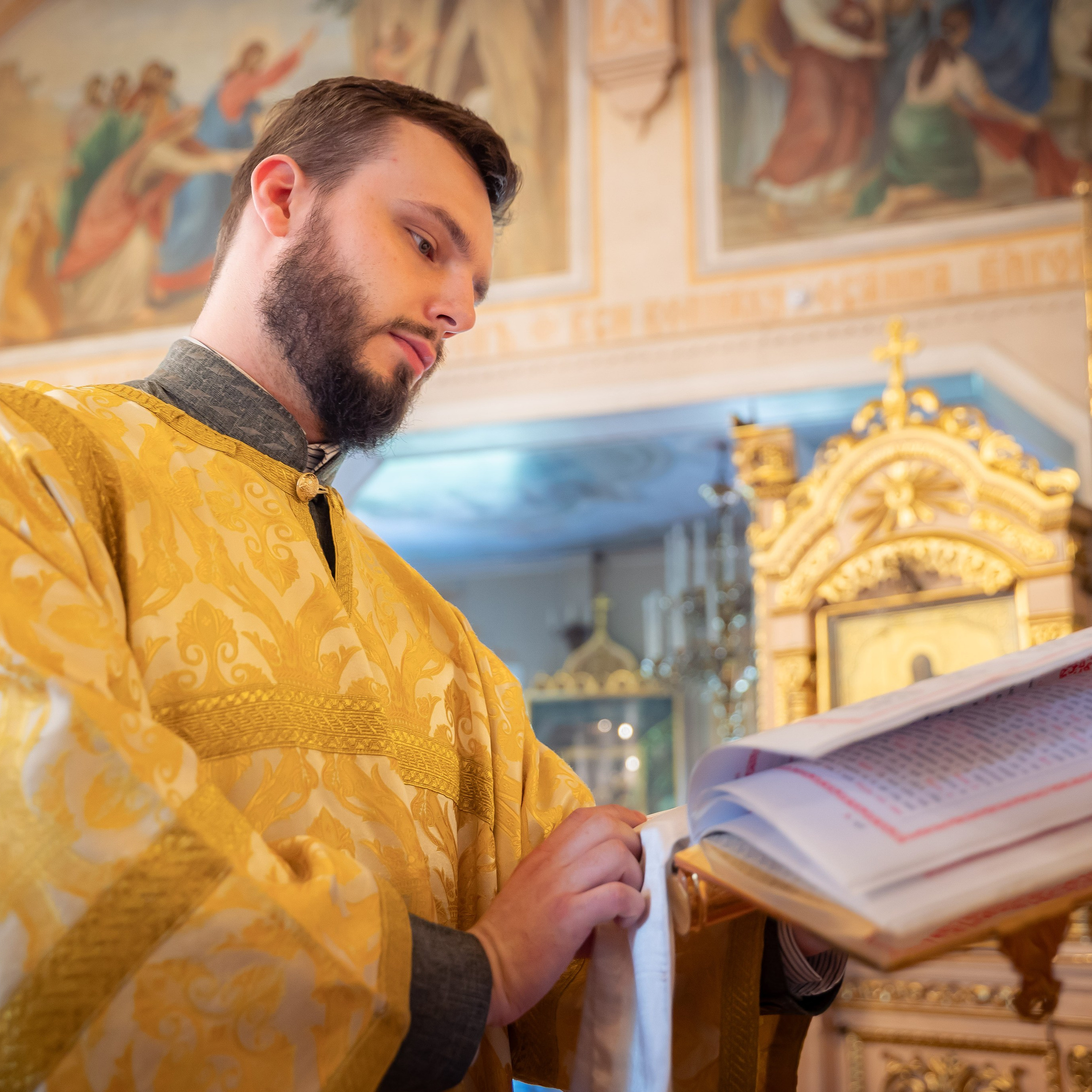 Антон и Татьяна Денисенко — В храме