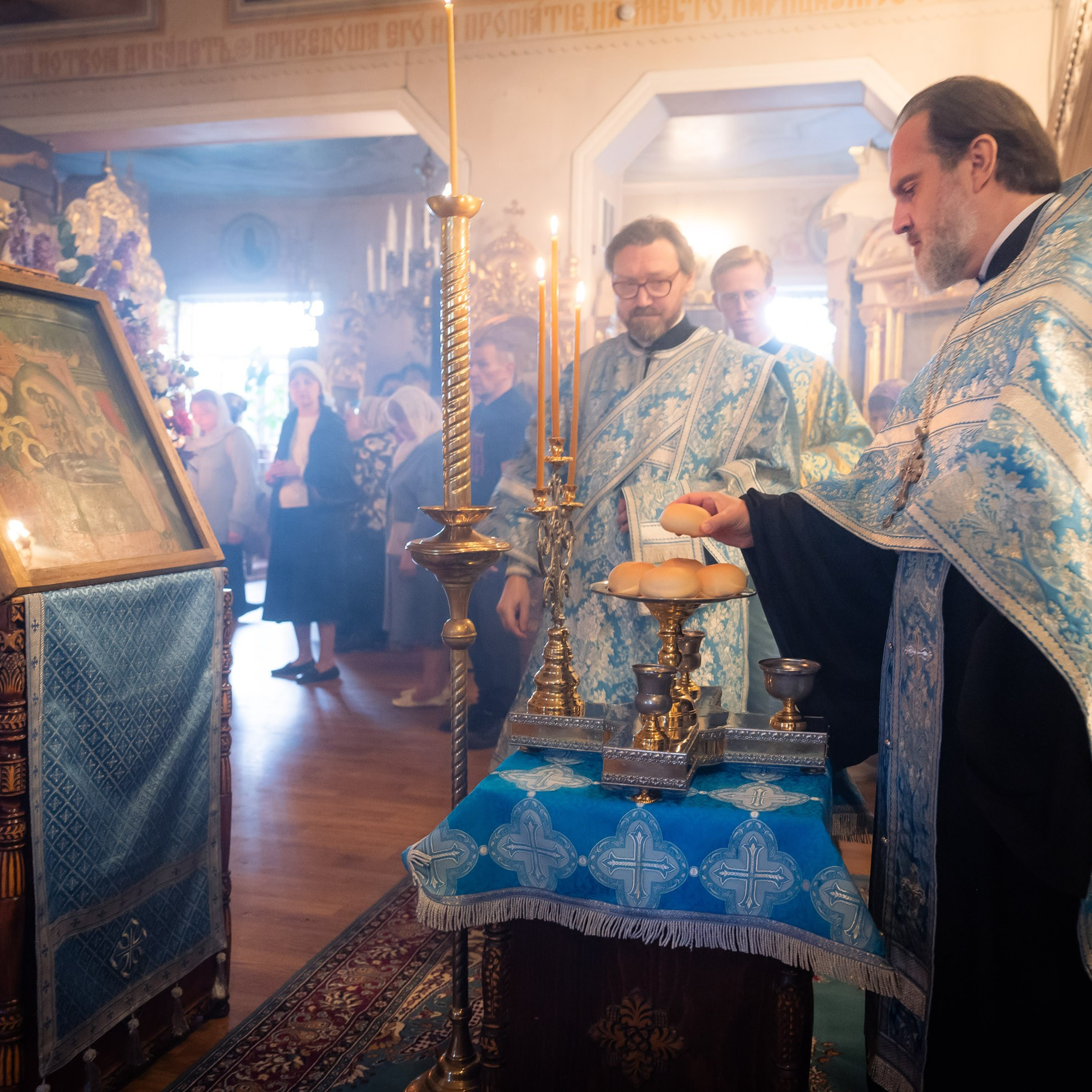 Антон и Татьяна Денисенко — В храме