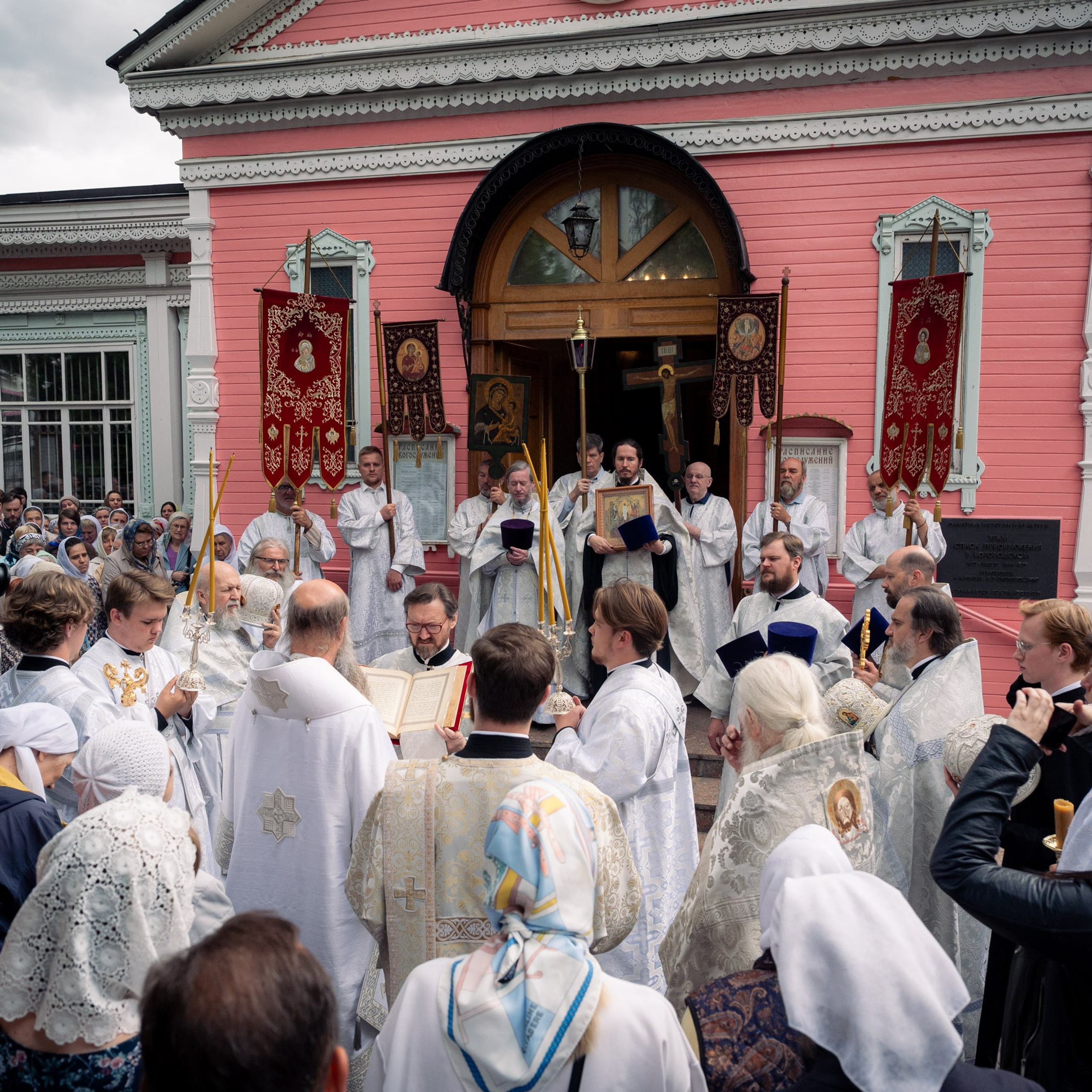 Антон и Татьяна Денисенко — В храме