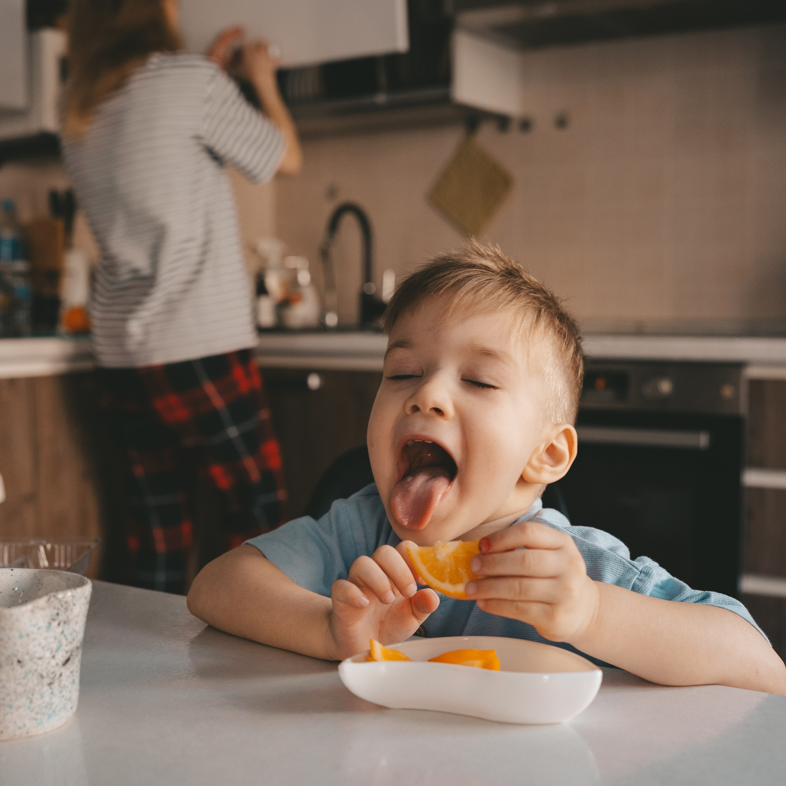 Домашняя семейная съемка: мама и&nbsp;сын