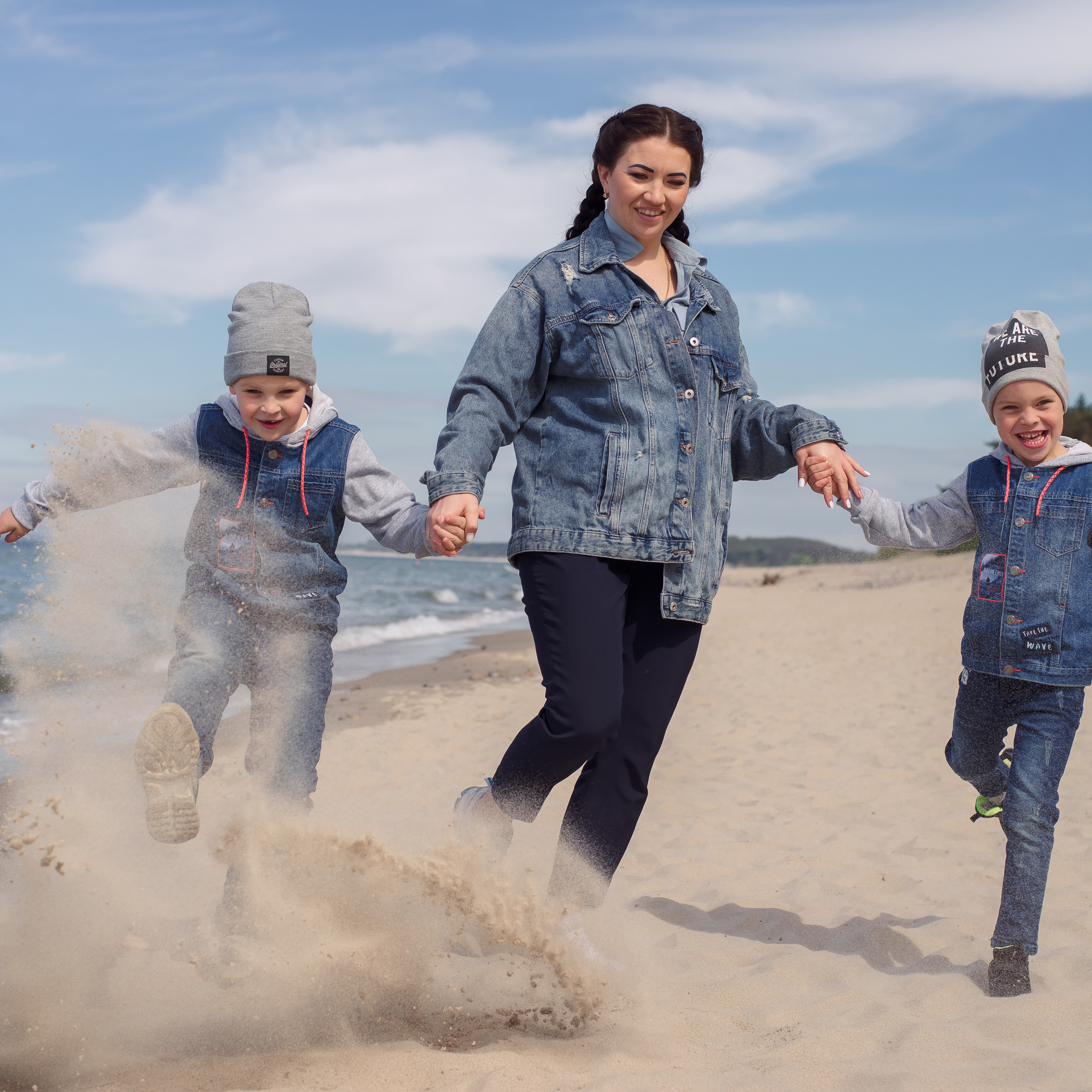 Семейная фотосессия на море: Карина и сыновья