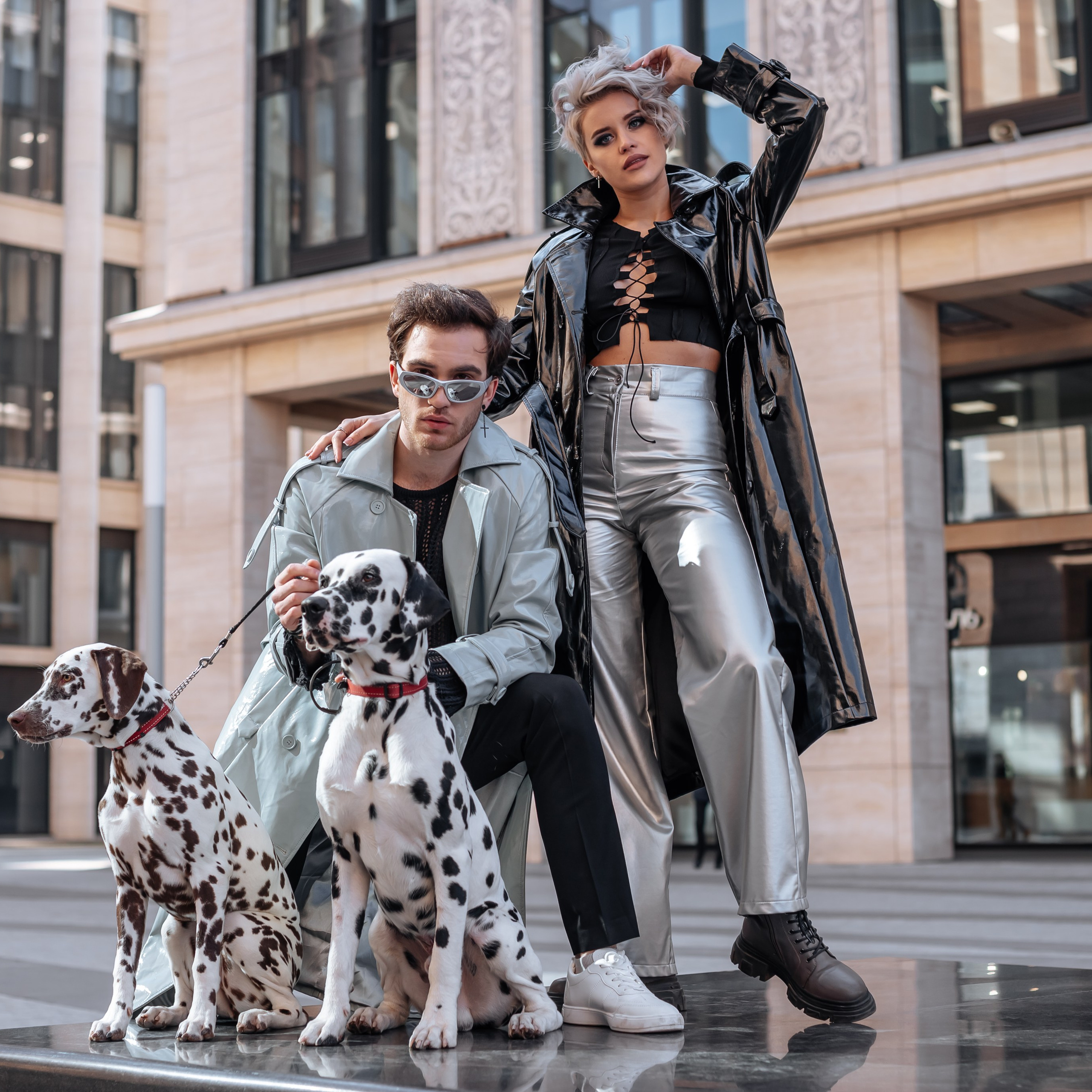 Стильная фотосессия пары с питомцами