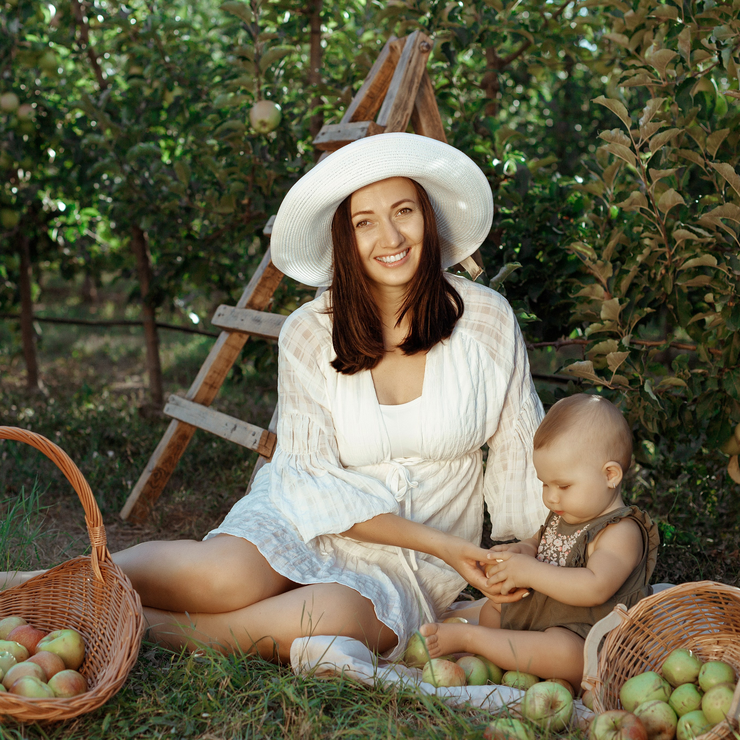 Анастасия и Амина