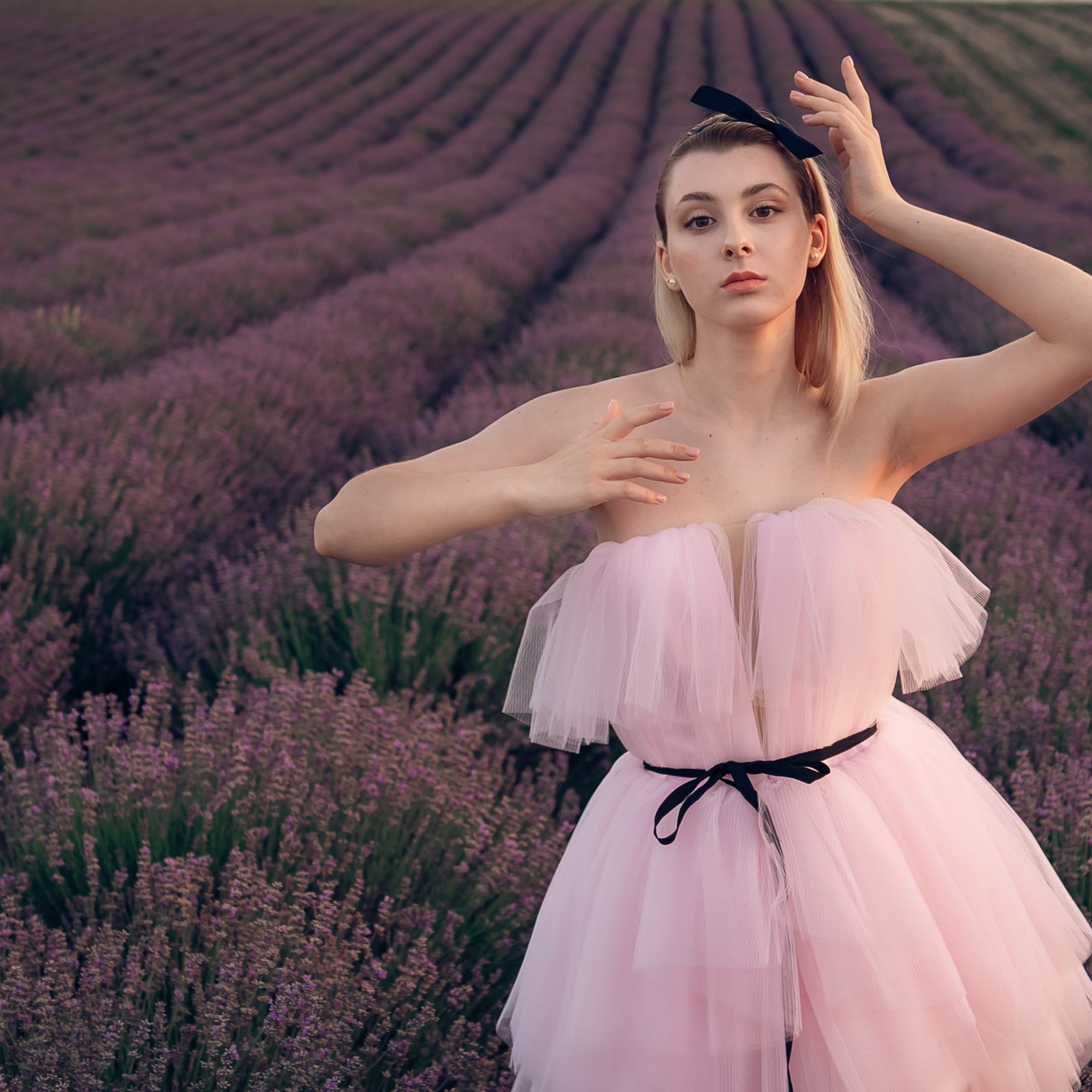 Фотоистория в лавандовом поле