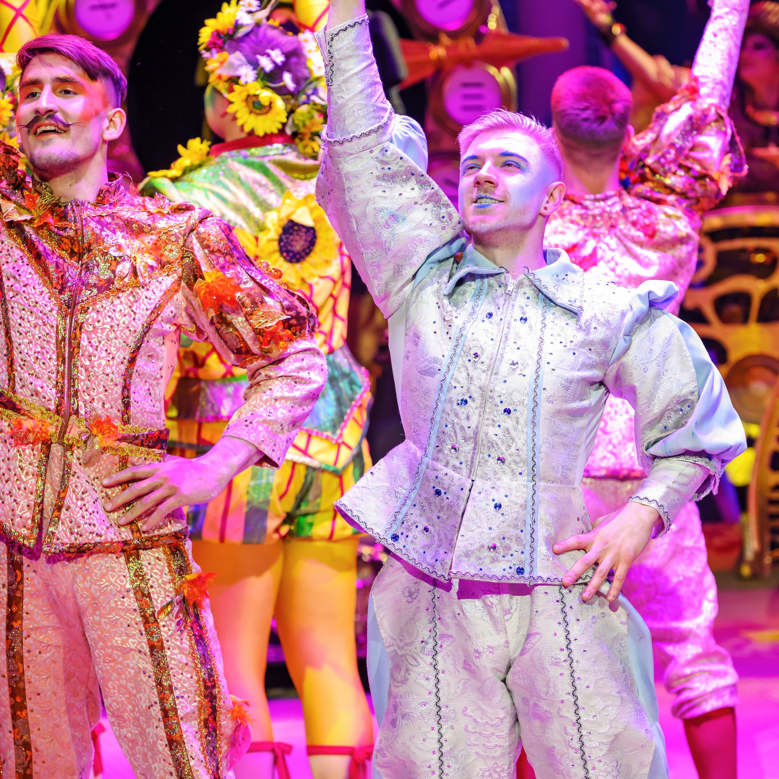 «13 месяцев. Шоу ледяных фонтанов»❄💙. Фотограф Андрей Пухов (Jazz)