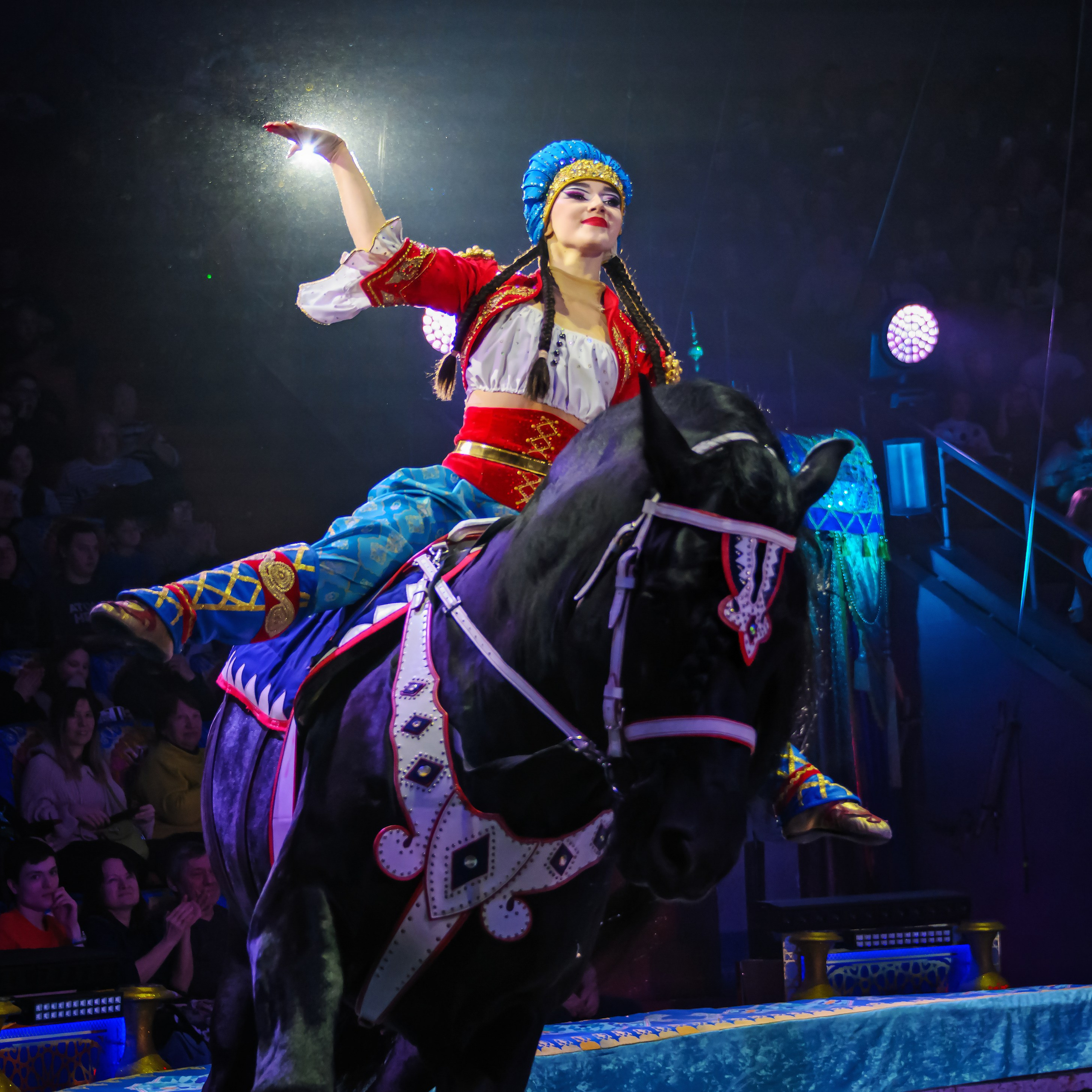 Песчаная сказка Гии Эрадзе — волшебное шоу 🎪, которое должен увидеть каждый, кто ценит красоту🌹, талант 🎭 и умение мечтать 💫. Цирковой фотограф Андрей Пухов (Jazz)