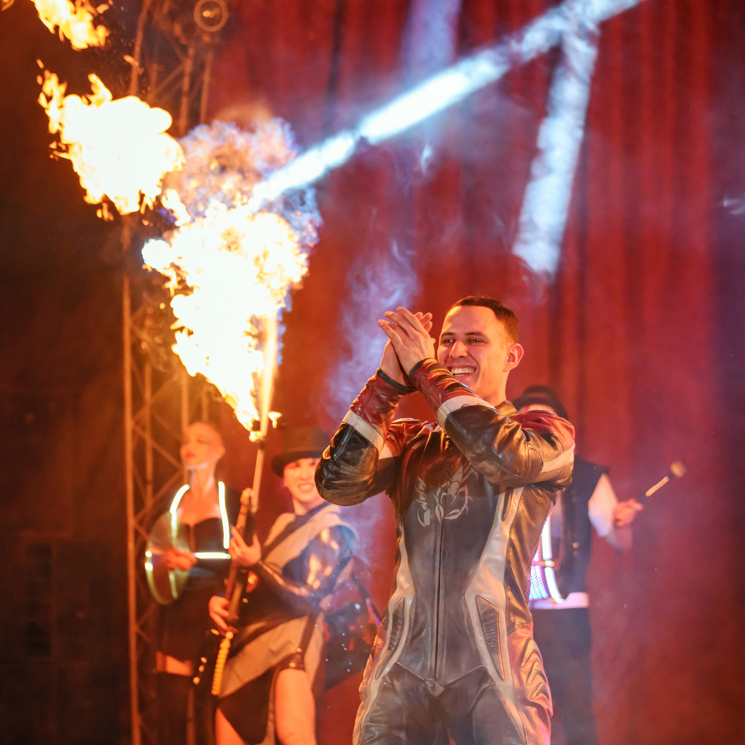 Шоу Демидовых. Цирковой фотограф Андрей Пухов (Jazz)