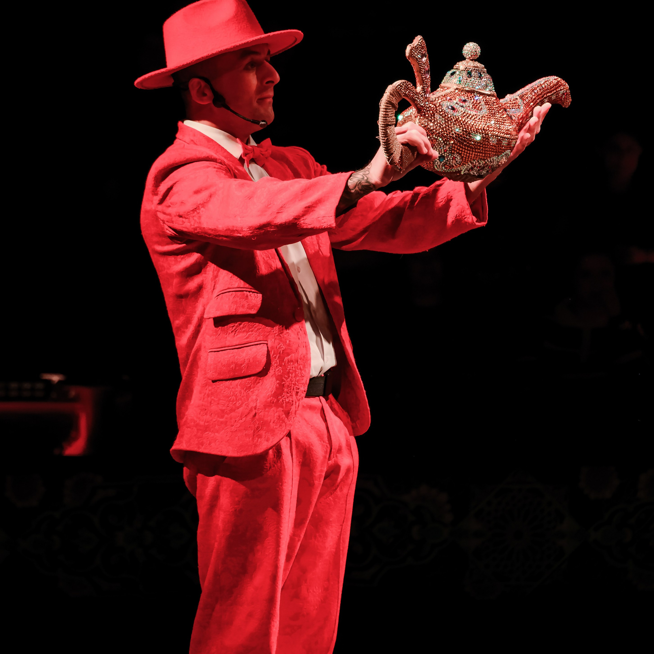 Песчаная сказка Гии Эрадзе — волшебное шоу 🎪, которое должен увидеть каждый, кто ценит красоту🌹, талант 🎭 и умение мечтать 💫. Цирковой фотограф Андрей Пухов (Jazz)