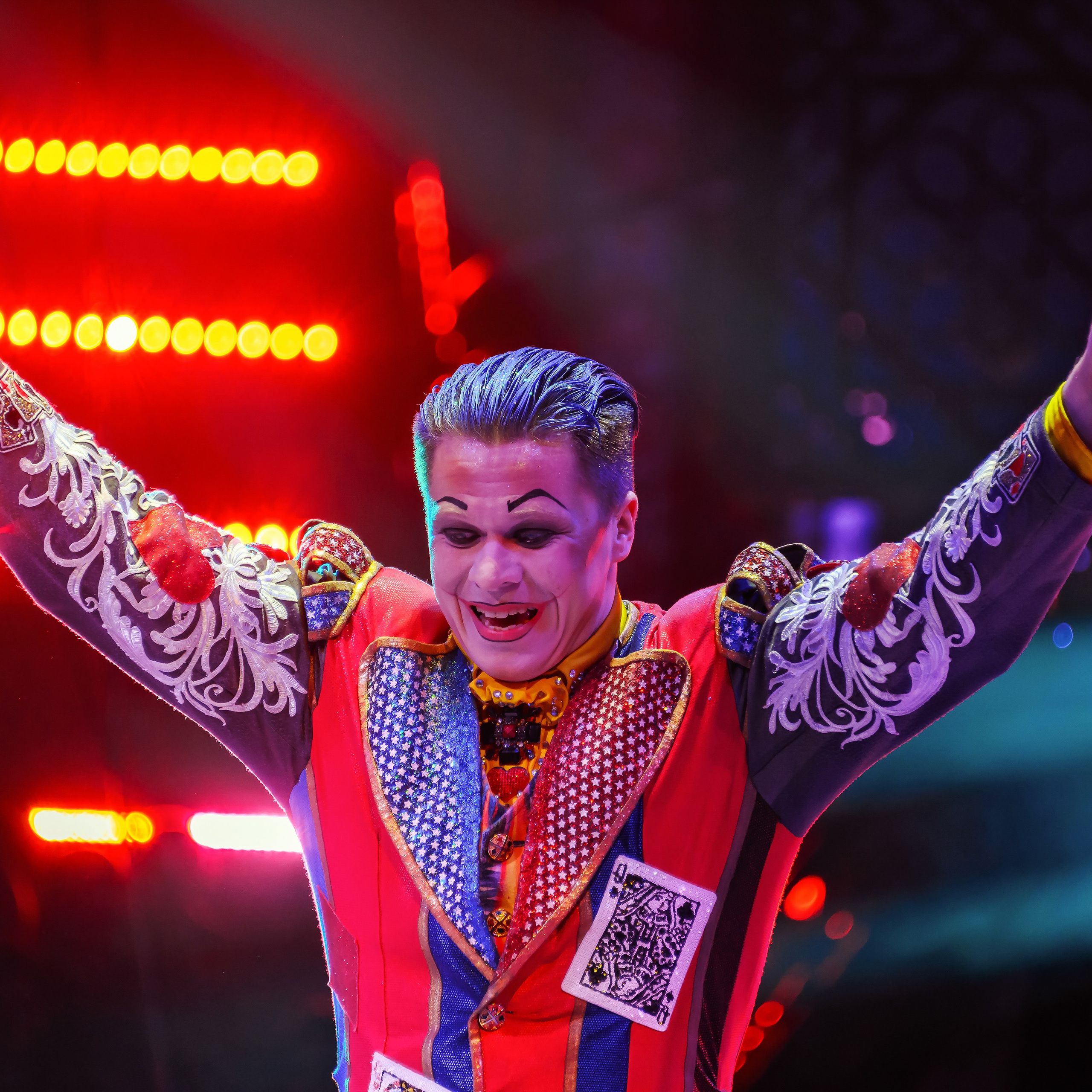 Песчаная сказка Гии Эрадзе — волшебное шоу 🎪, которое должен увидеть каждый, кто ценит красоту🌹, талант 🎭 и умение мечтать 💫. Цирковой фотограф Андрей Пухов (Jazz)