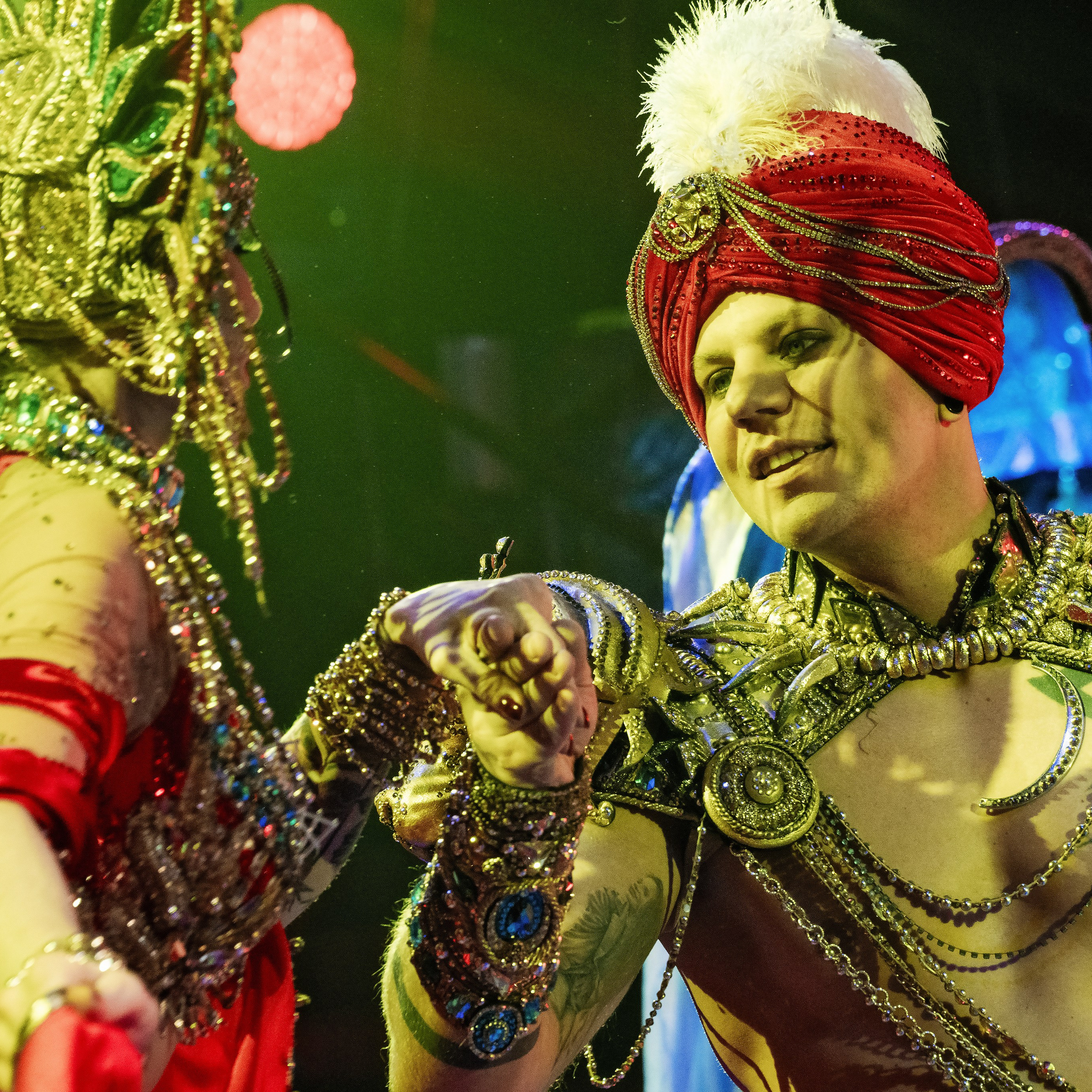 Песчаная сказка Гии Эрадзе — волшебное шоу 🎪, которое должен увидеть каждый, кто ценит красоту🌹, талант 🎭 и умение мечтать 💫. Цирковой фотограф Андрей Пухов (Jazz)