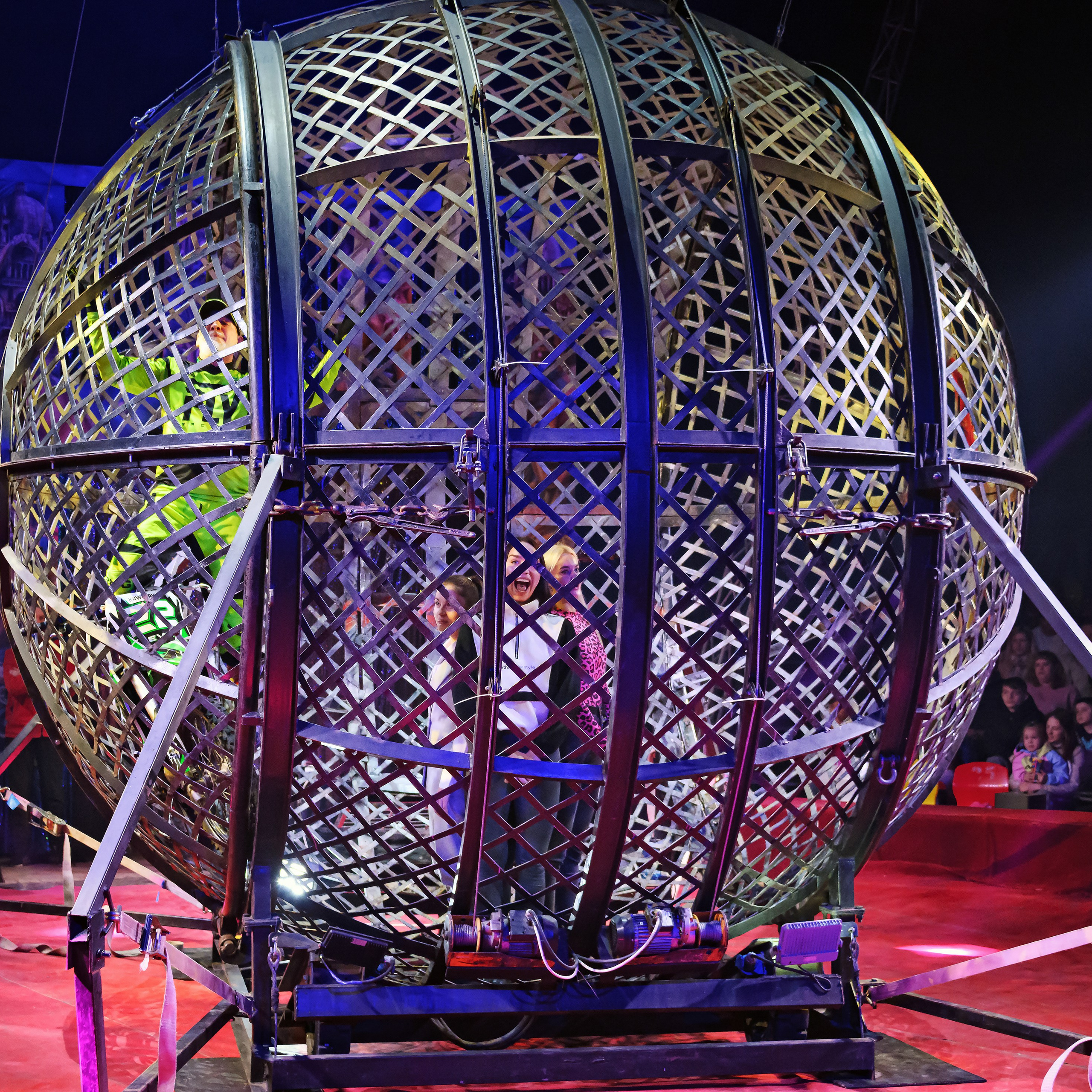 Международный цирк"HAPPY CIRCUS». Фотограф Андрей Пухов (Jazz)