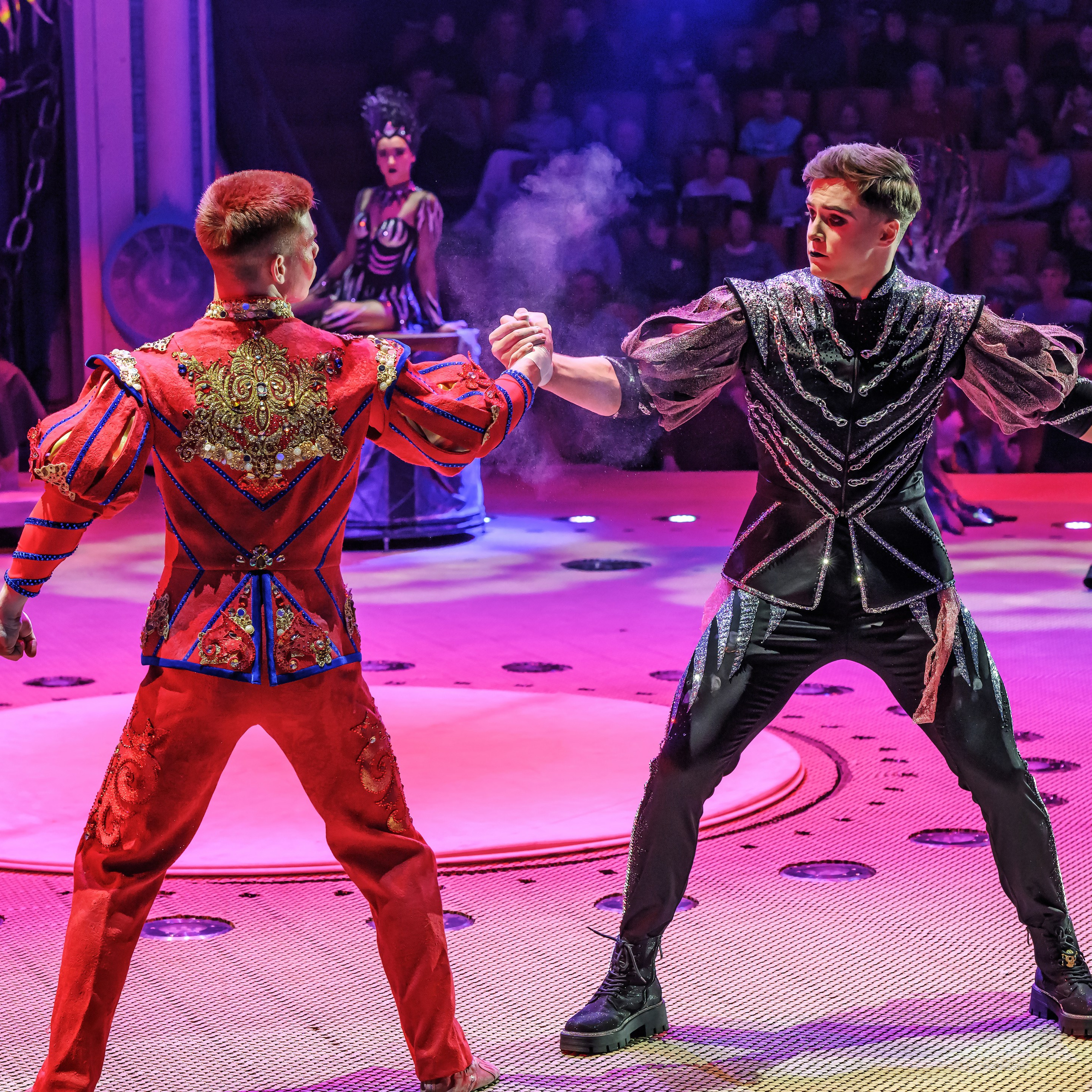 «13 месяцев. Шоу ледяных фонтанов»❄💙. Фотограф Андрей Пухов (Jazz)