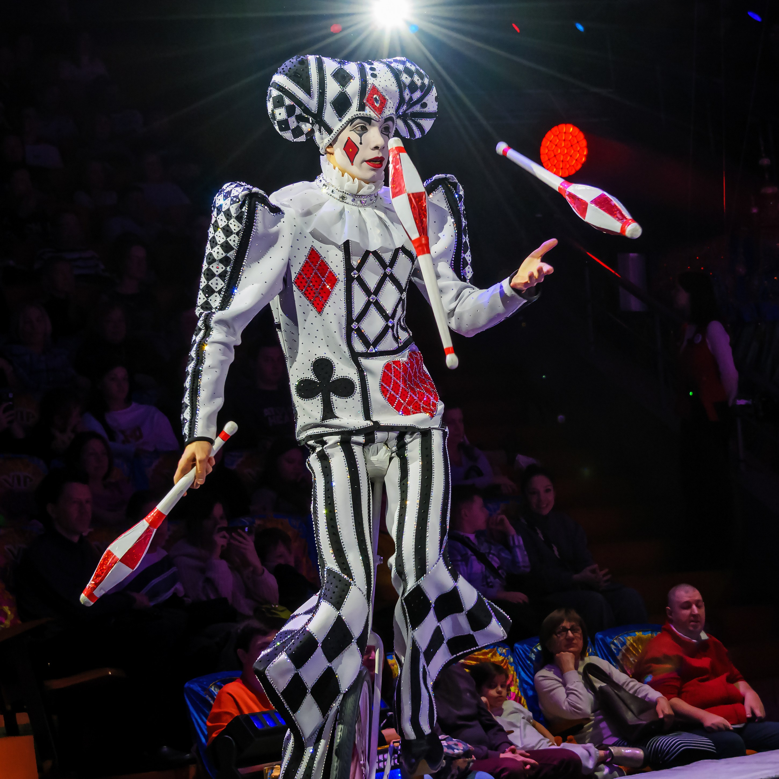 Песчаная сказка Гии Эрадзе — волшебное шоу 🎪, которое должен увидеть каждый, кто ценит красоту🌹, талант 🎭 и умение мечтать 💫. Цирковой фотограф Андрей Пухов (Jazz)