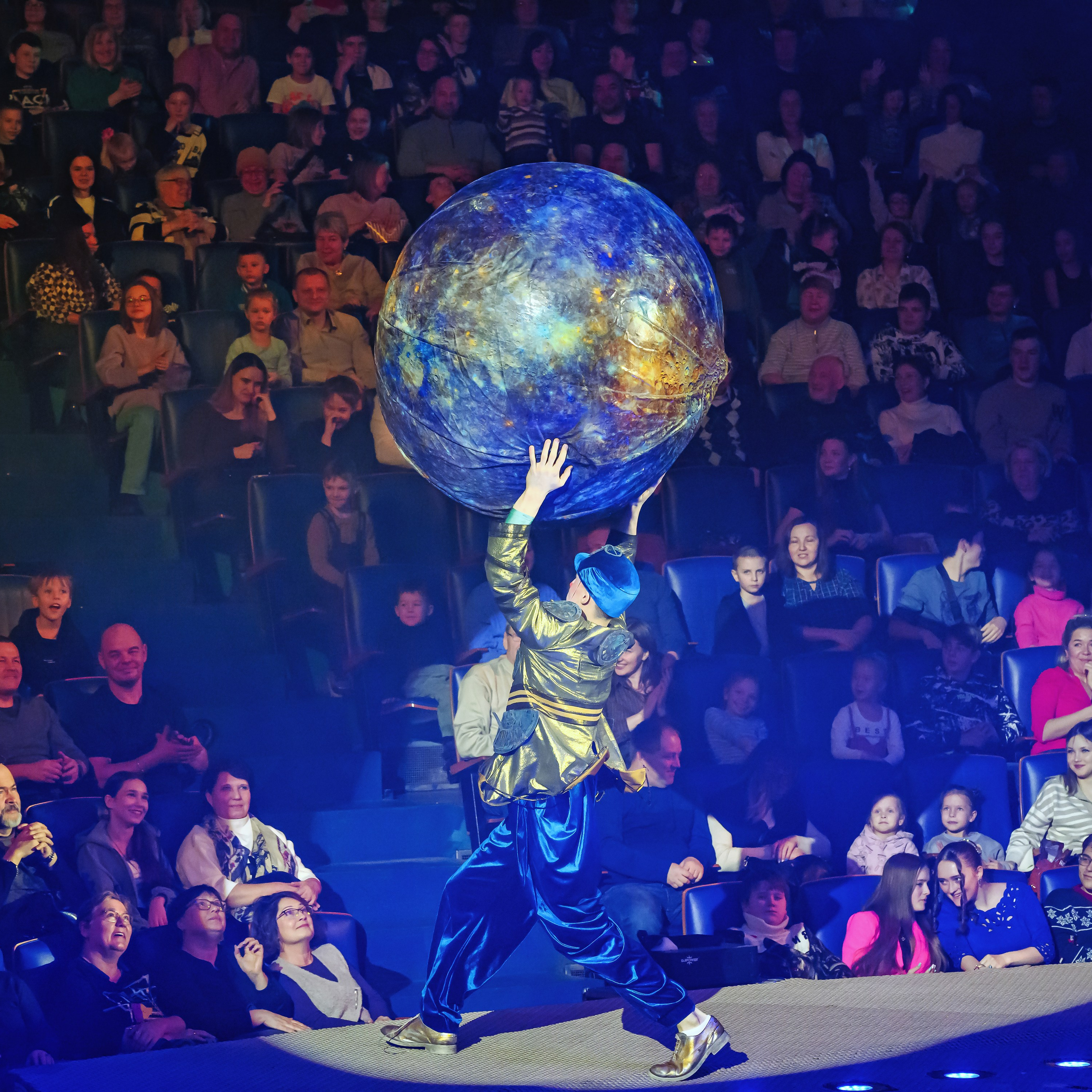 «13 месяцев. Шоу ледяных фонтанов»❄💙. Фотограф Андрей Пухов (Jazz)