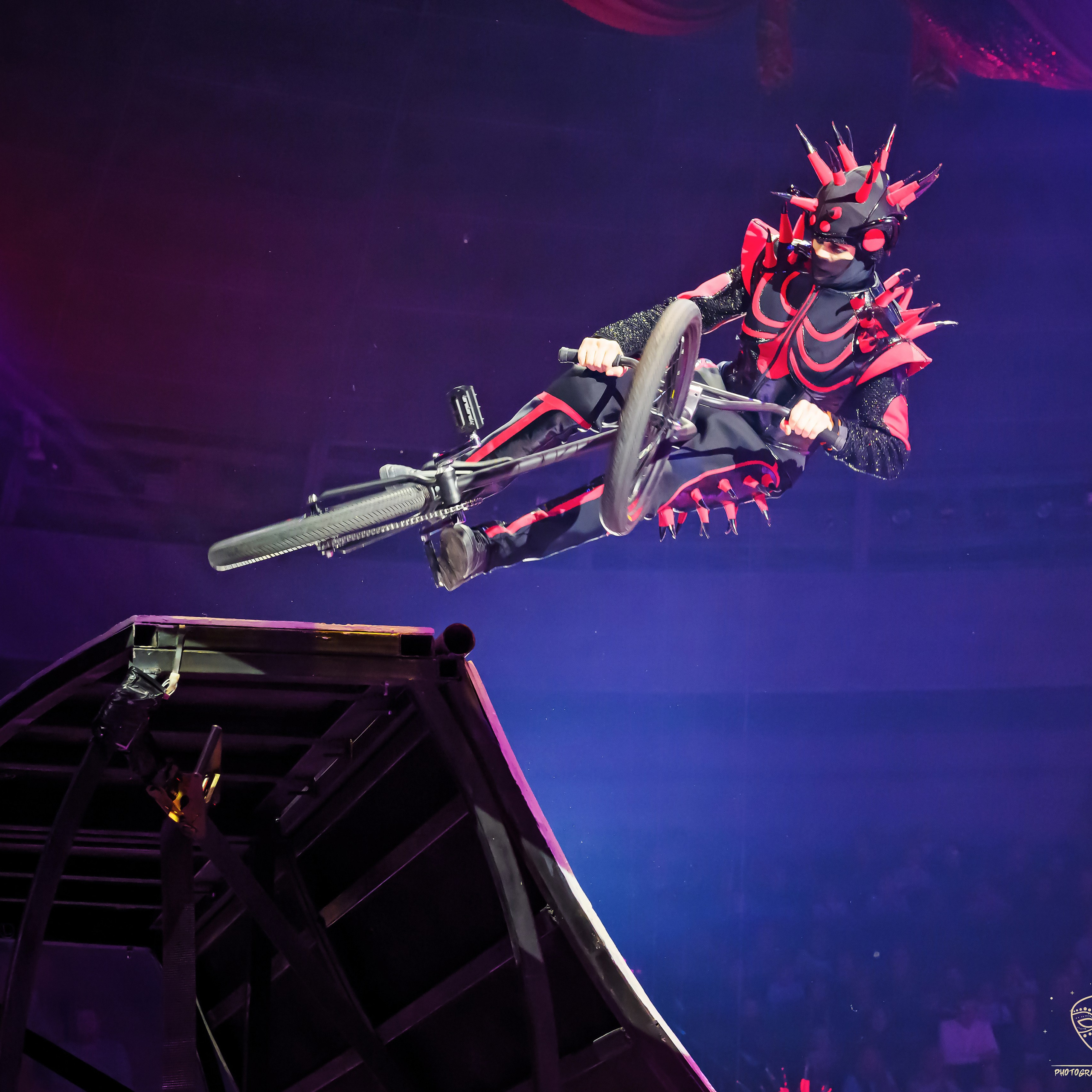 «13 месяцев. Шоу ледяных фонтанов»❄💙. Фотограф Андрей Пухов (Jazz)