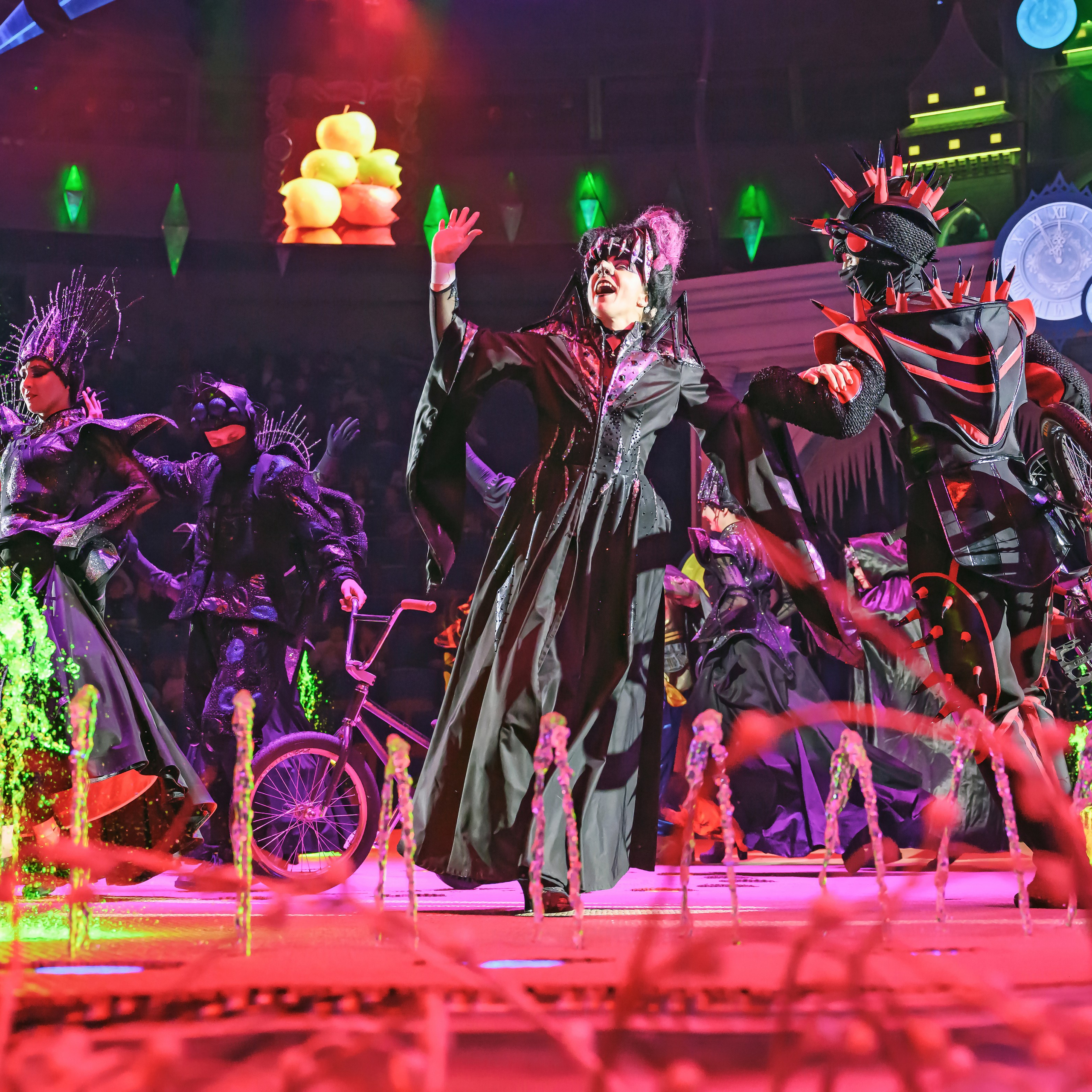 «13 месяцев. Шоу ледяных фонтанов»❄💙. Фотограф Андрей Пухов (Jazz)