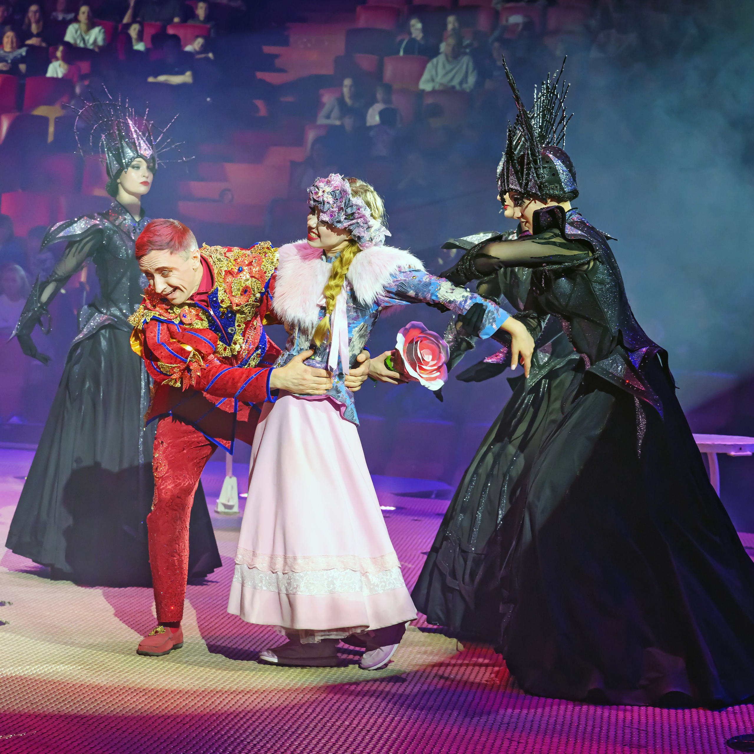 «13 месяцев. Шоу ледяных фонтанов»❄💙. Фотограф Андрей Пухов (Jazz)