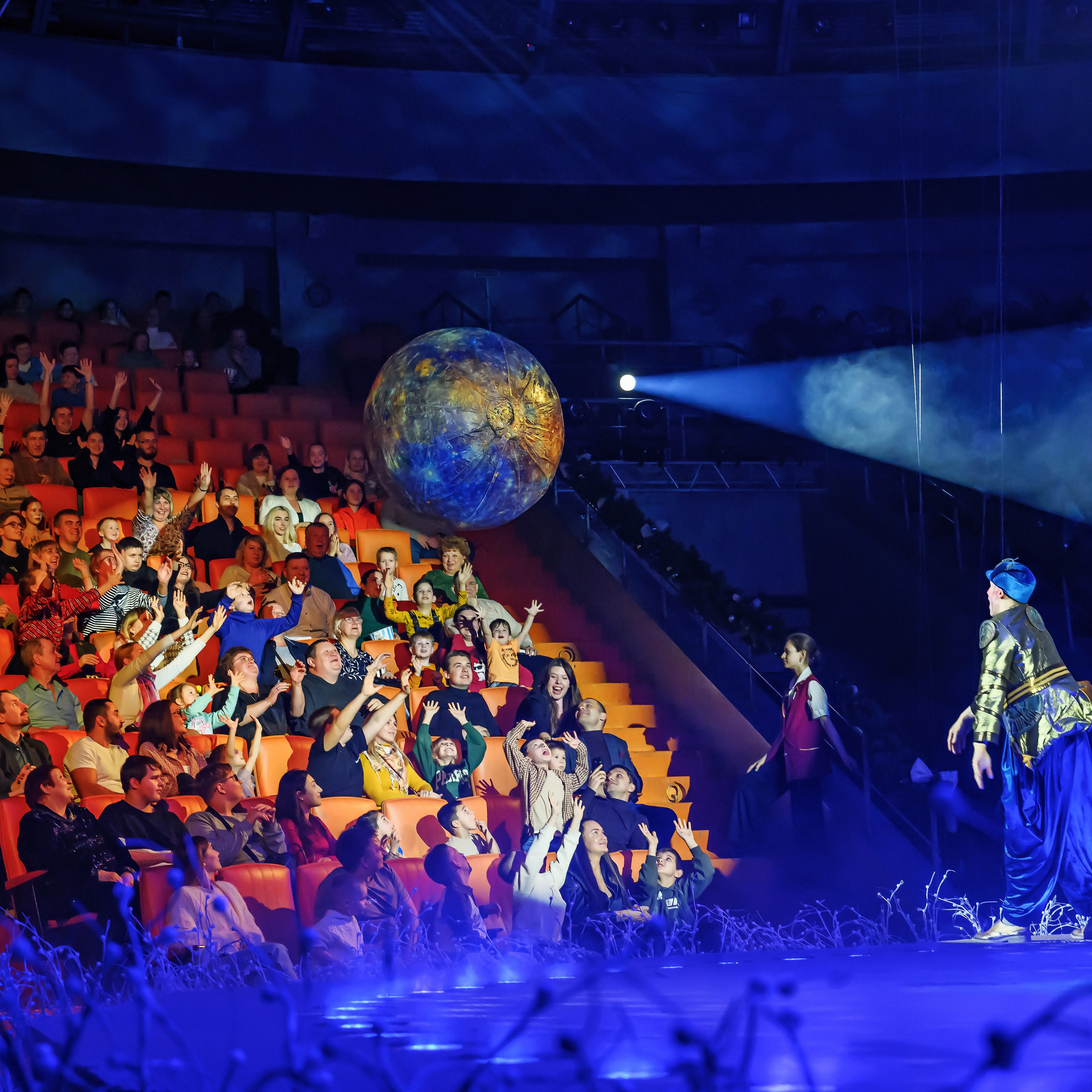 «13 месяцев. Шоу ледяных фонтанов»❄💙. Фотограф Андрей Пухов (Jazz)