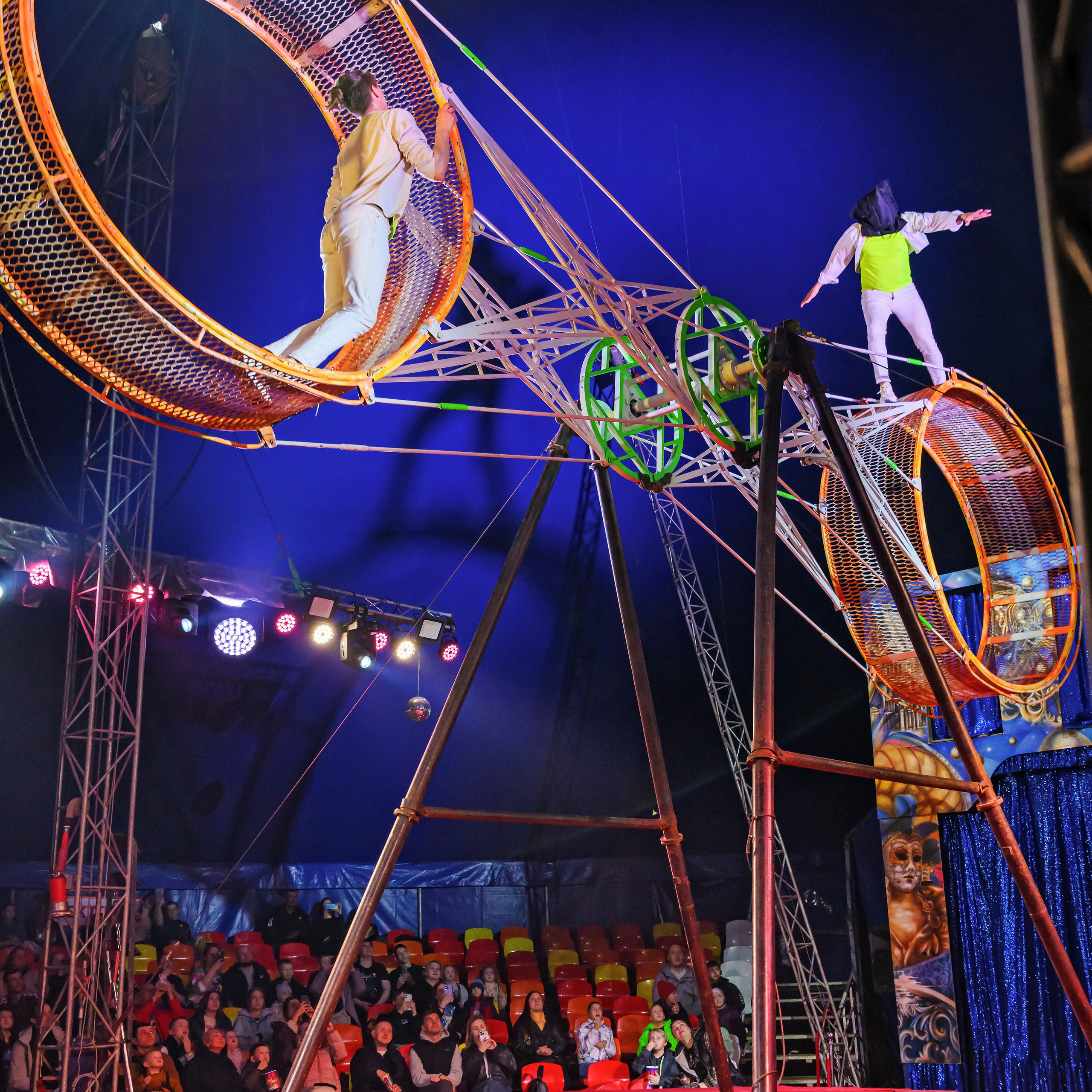 Международный цирк"HAPPY CIRCUS». Фотограф Андрей Пухов (Jazz)
