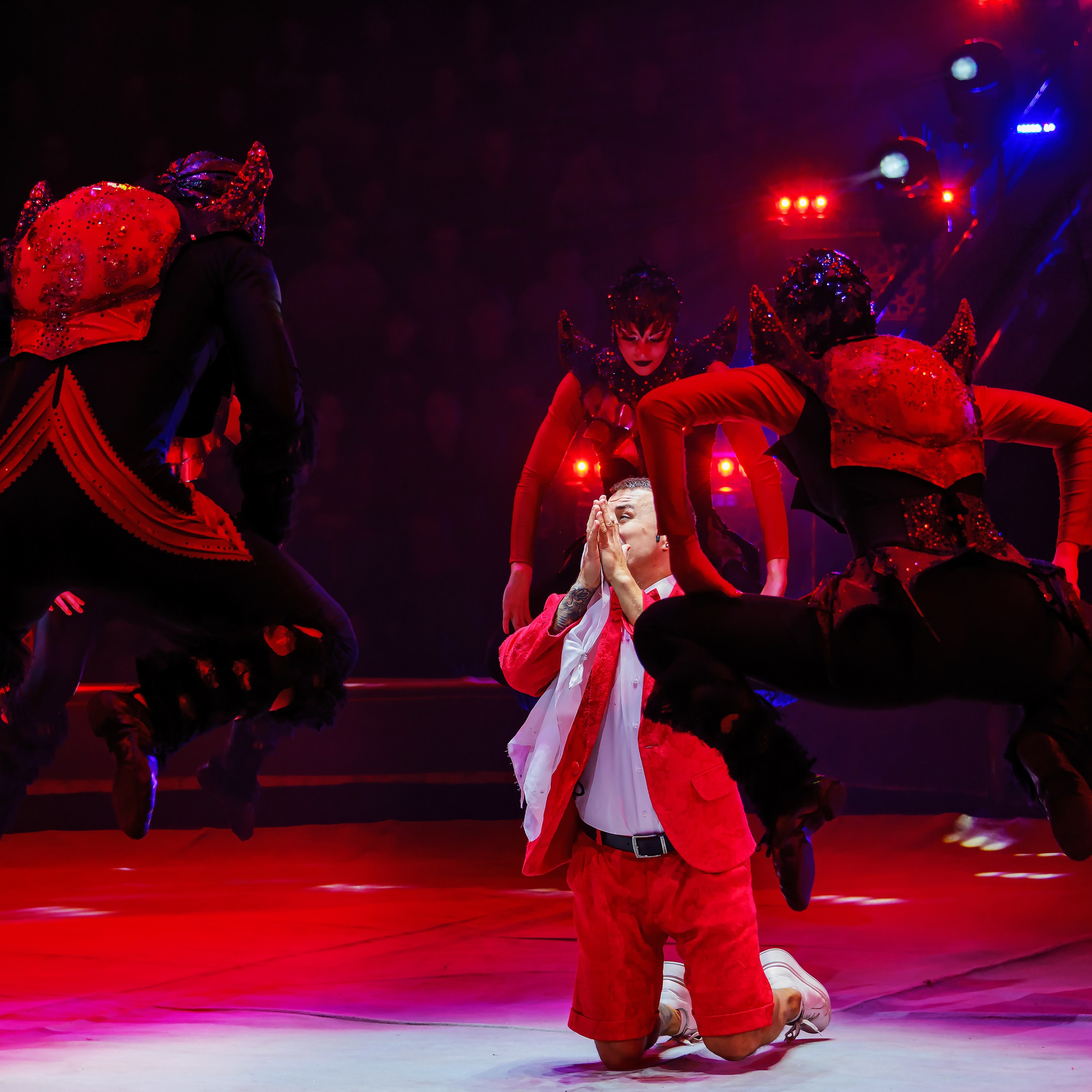 Песчаная сказка Гии Эрадзе — волшебное шоу 🎪, которое должен увидеть каждый, кто ценит красоту🌹, талант 🎭 и умение мечтать 💫. Цирковой фотограф Андрей Пухов (Jazz)