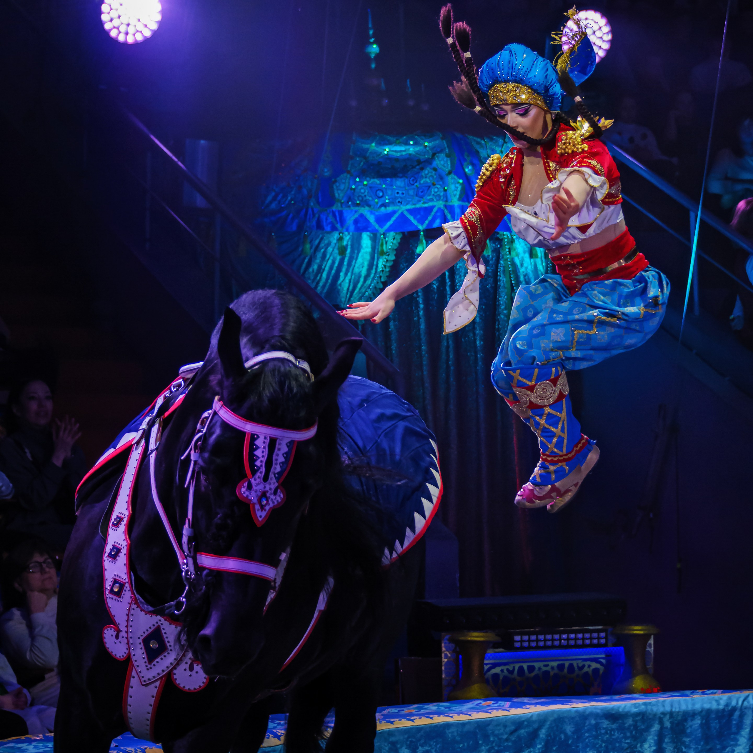 Песчаная сказка Гии Эрадзе — волшебное шоу 🎪, которое должен увидеть каждый, кто ценит красоту🌹, талант 🎭 и умение мечтать 💫. Цирковой фотограф Андрей Пухов (Jazz)