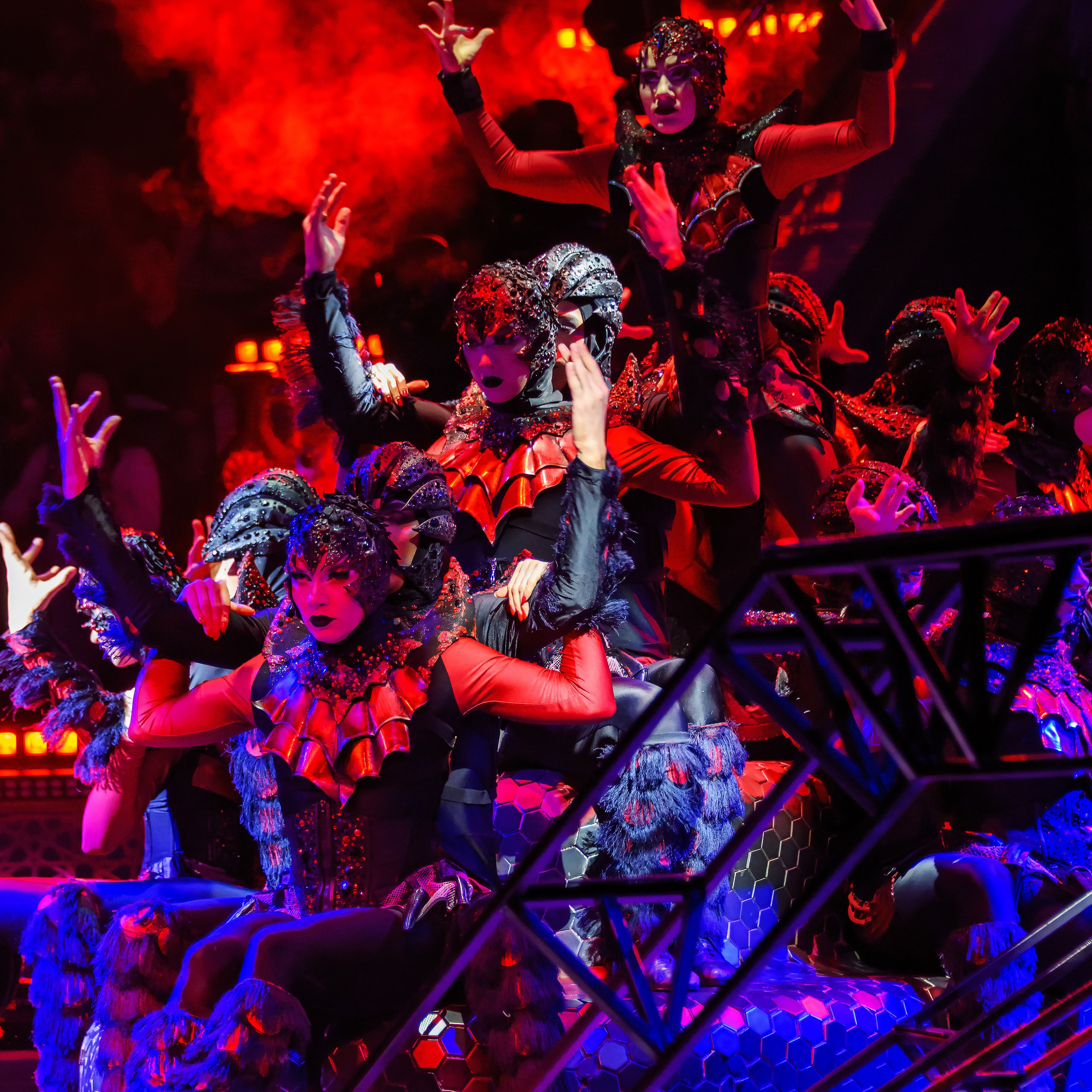 Песчаная сказка Гии Эрадзе — волшебное шоу 🎪, которое должен увидеть каждый, кто ценит красоту🌹, талант 🎭 и умение мечтать 💫. Цирковой фотограф Андрей Пухов (Jazz)