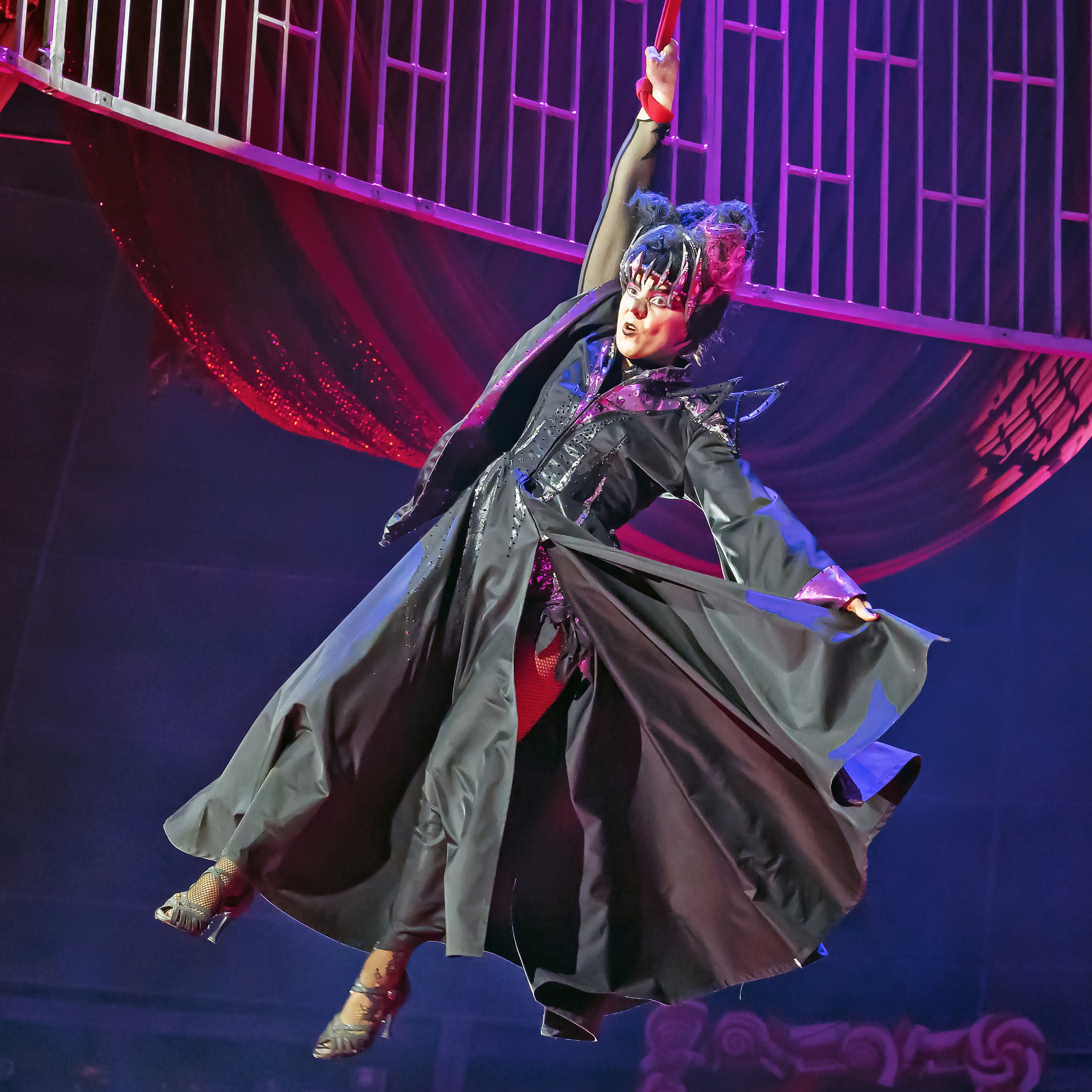 «13 месяцев. Шоу ледяных фонтанов»❄💙. Фотограф Андрей Пухов (Jazz)