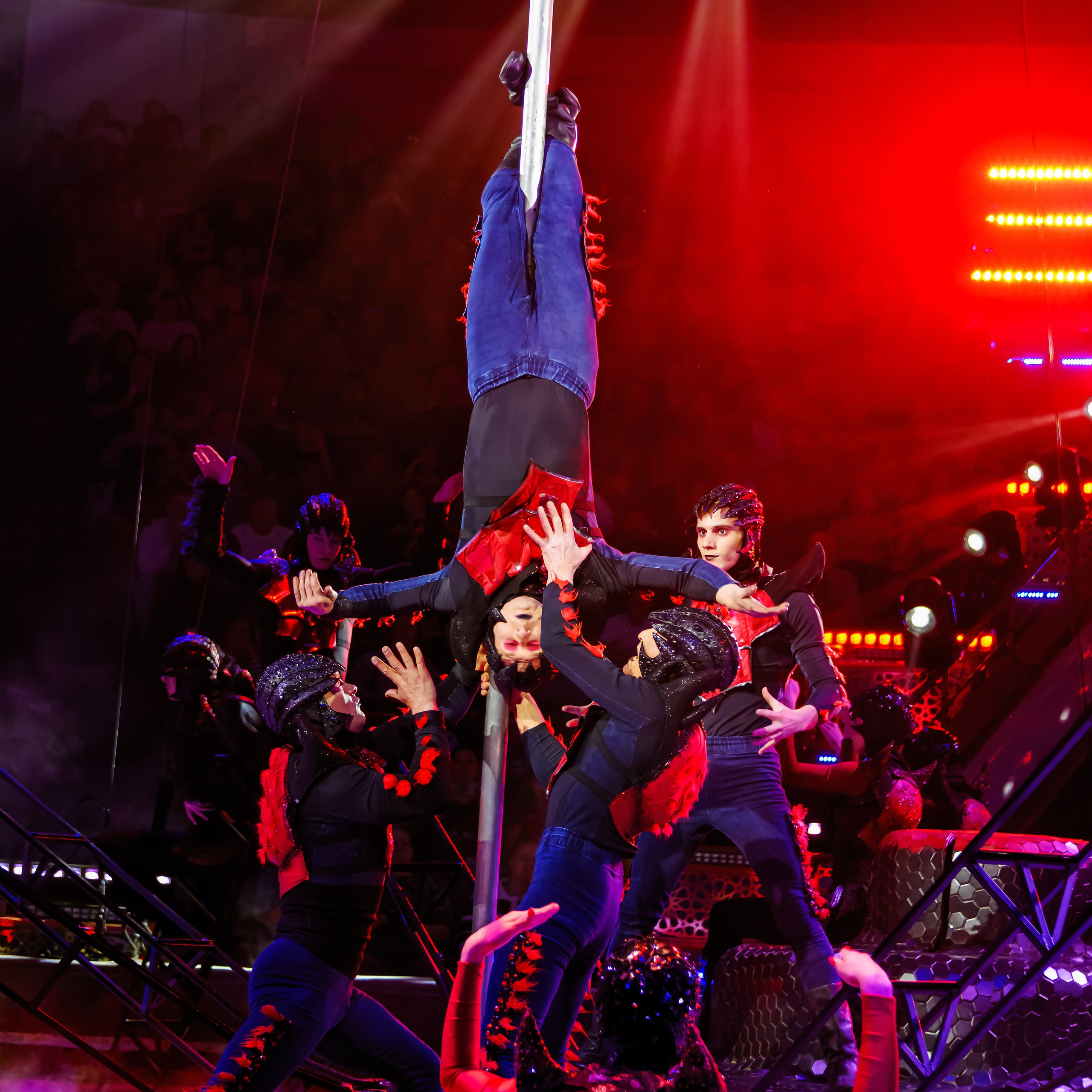 Песчаная сказка Гии Эрадзе — волшебное шоу 🎪, которое должен увидеть каждый, кто ценит красоту🌹, талант 🎭 и умение мечтать 💫. Цирковой фотограф Андрей Пухов (Jazz)