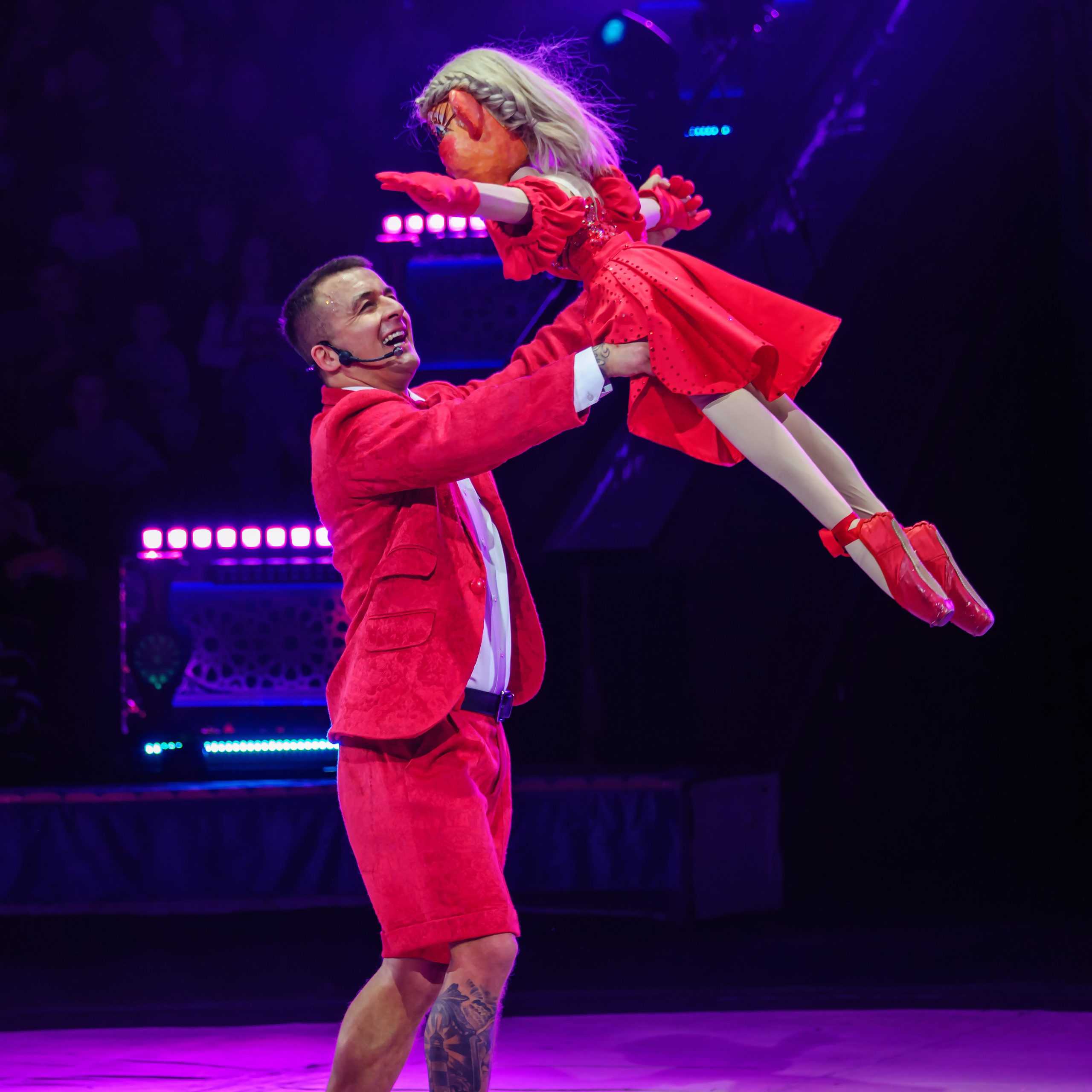 Песчаная сказка Гии Эрадзе — волшебное шоу 🎪, которое должен увидеть каждый, кто ценит красоту🌹, талант 🎭 и умение мечтать 💫. Цирковой фотограф Андрей Пухов (Jazz)