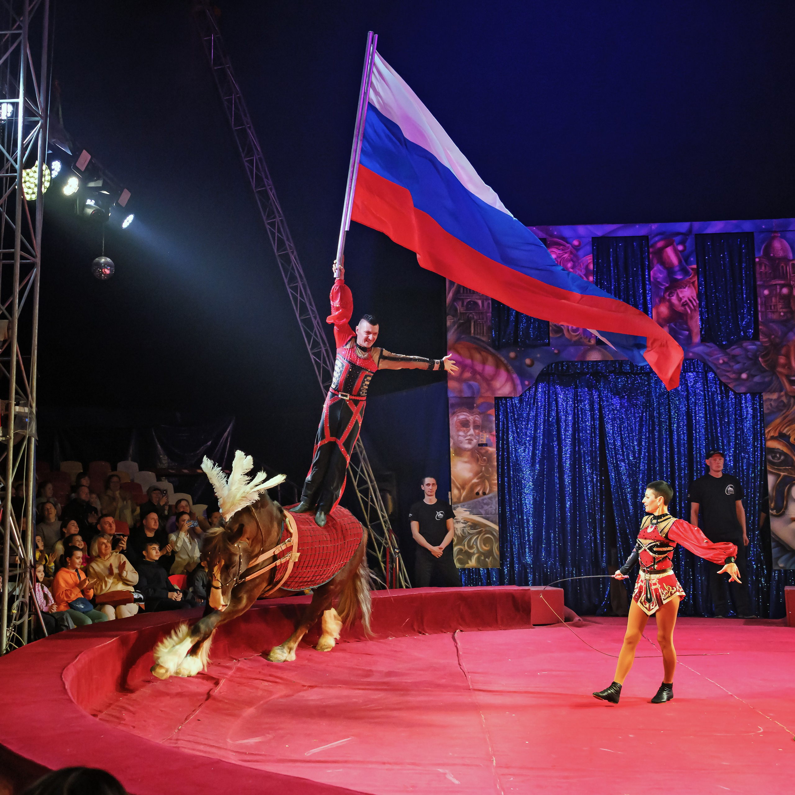 Международный цирк"HAPPY CIRCUS». Фотограф Андрей Пухов (Jazz)