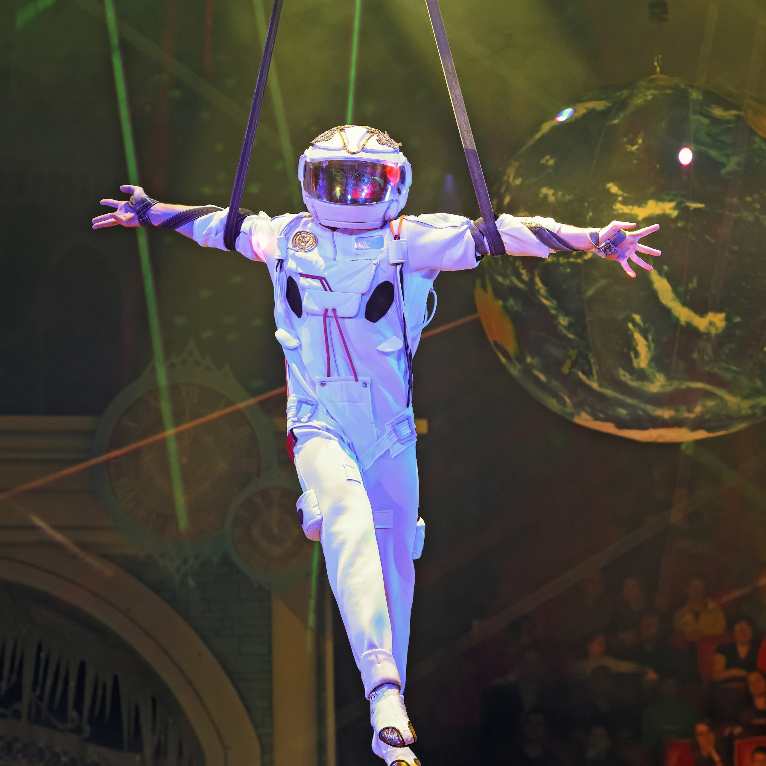 «13 месяцев. Шоу ледяных фонтанов»❄💙. Фотограф Андрей Пухов (Jazz)