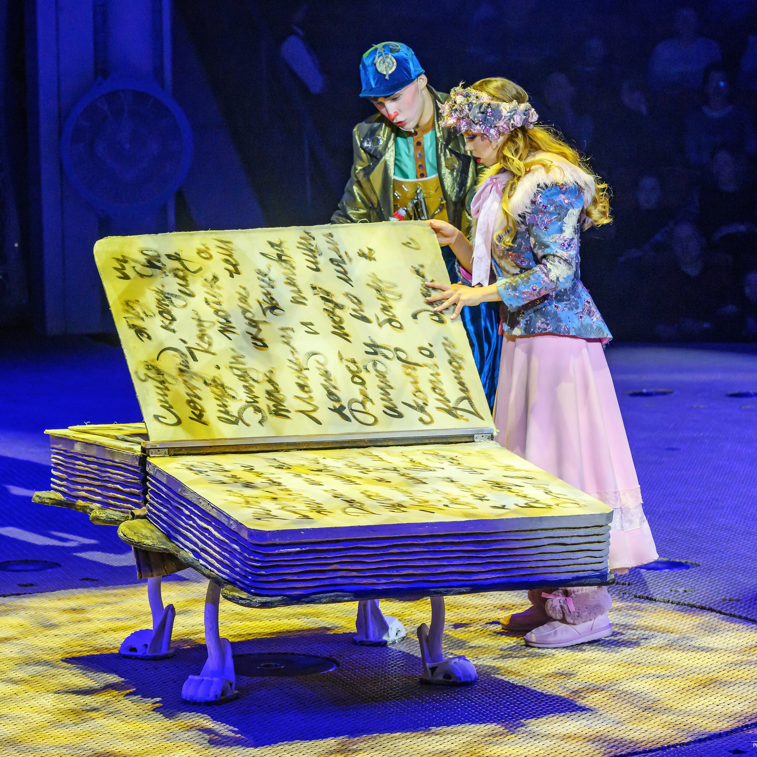 «13 месяцев. Шоу ледяных фонтанов»❄💙. Фотограф Андрей Пухов (Jazz)