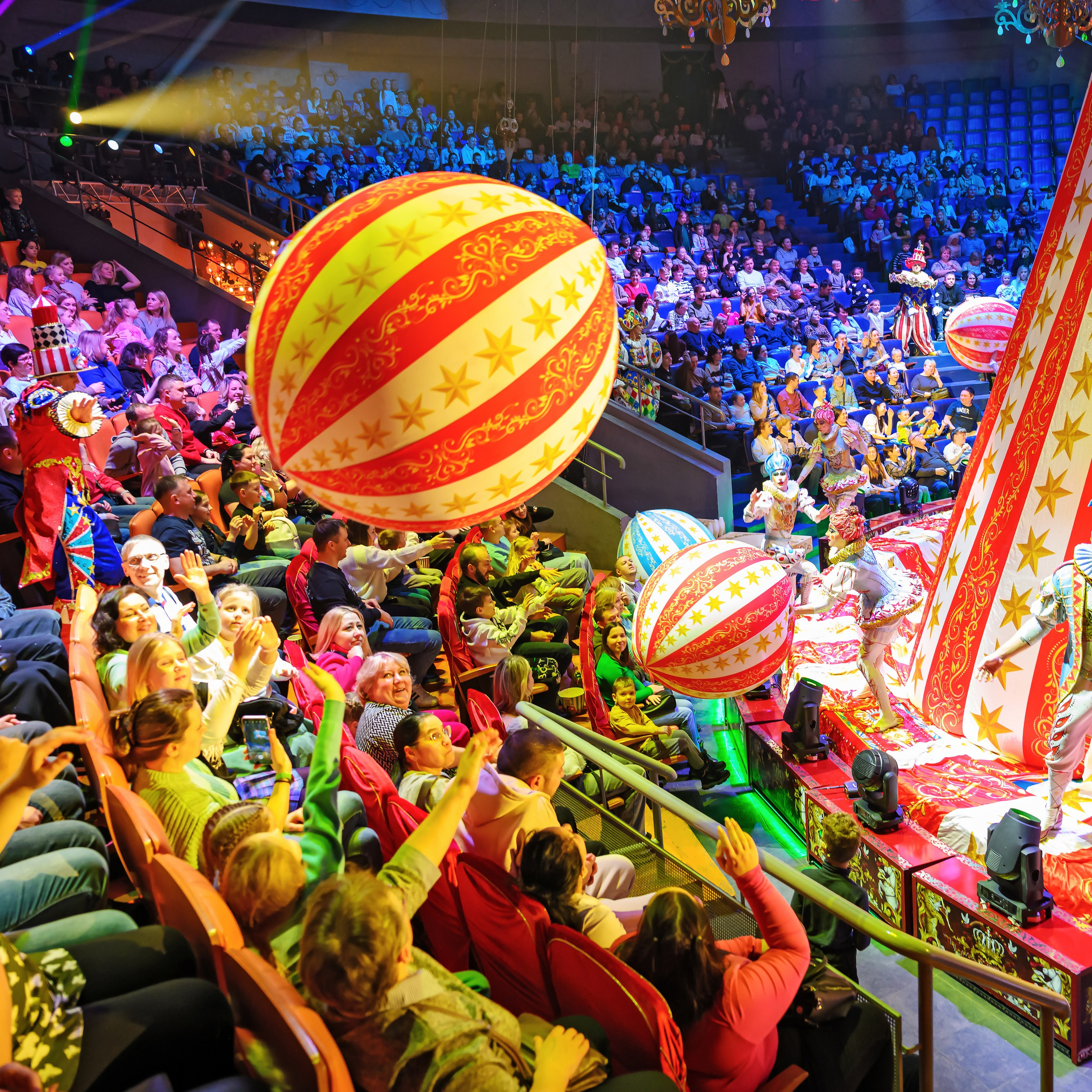 Шоу «Королевский цирк». Фотограф Андрей Пухов (Jazz)