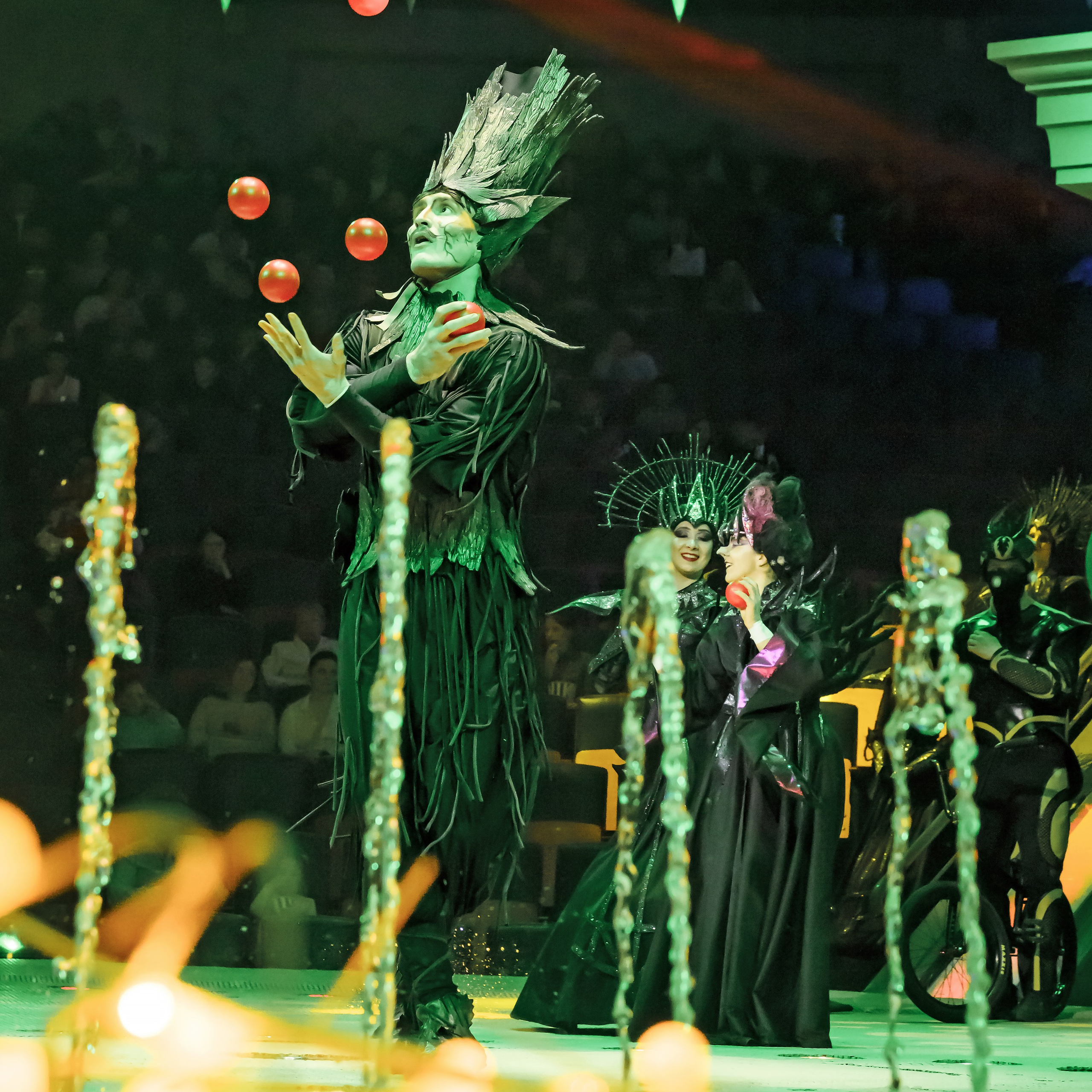 «13 месяцев. Шоу ледяных фонтанов»❄💙. Фотограф Андрей Пухов (Jazz)