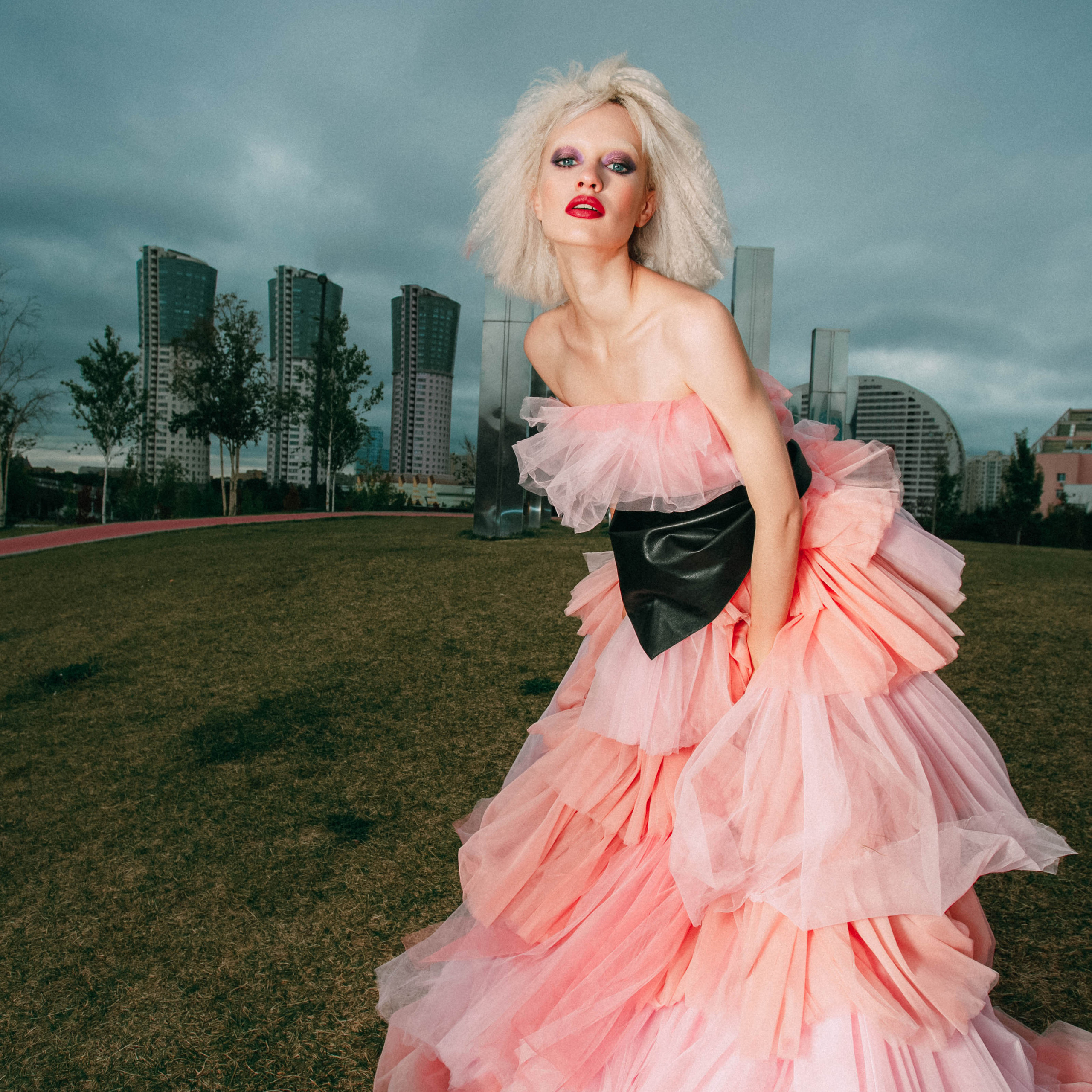 ALICE THROUGH THE LOOKING GLASS