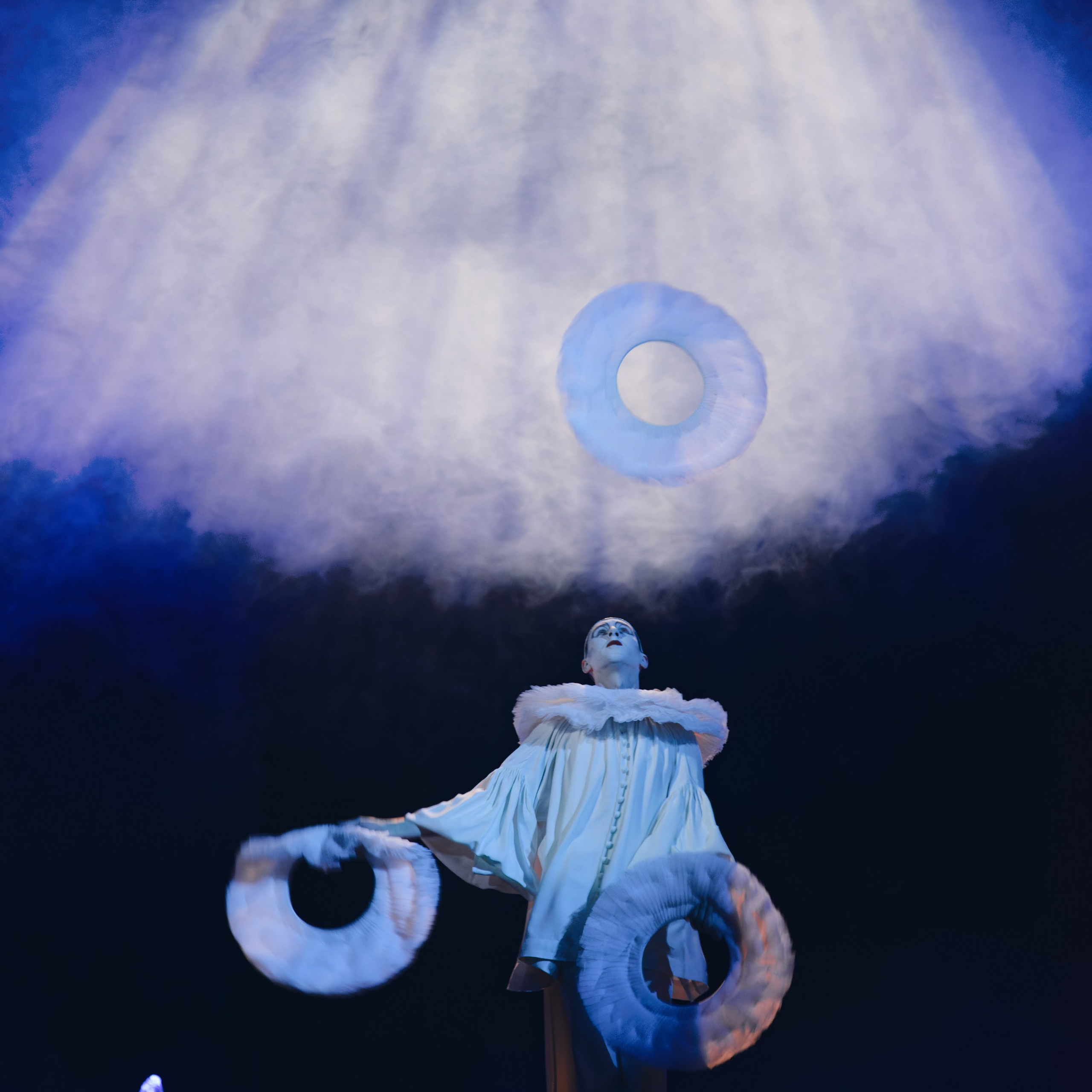 #евгенийпимоненко;#цирк;#circus;#цирковоеискусство;#acrobatics (акробатика);#aerialist (воздушная гимнастика);#aerialsilks (воздушные полотна);#aerialhoop (воздушное кольцо);#contortion (конторсия, гибкость);#жонглёр;#клоун;#трапеция;#circuslife (жизнь цирка);#цирковойномер;#cirquedusoleil ;#цирковаятруппа.#цирк_фотограф;#фото_цирк;#circus_photography;#цирковыекадры;#закулисыцирка;#backstagecircus.