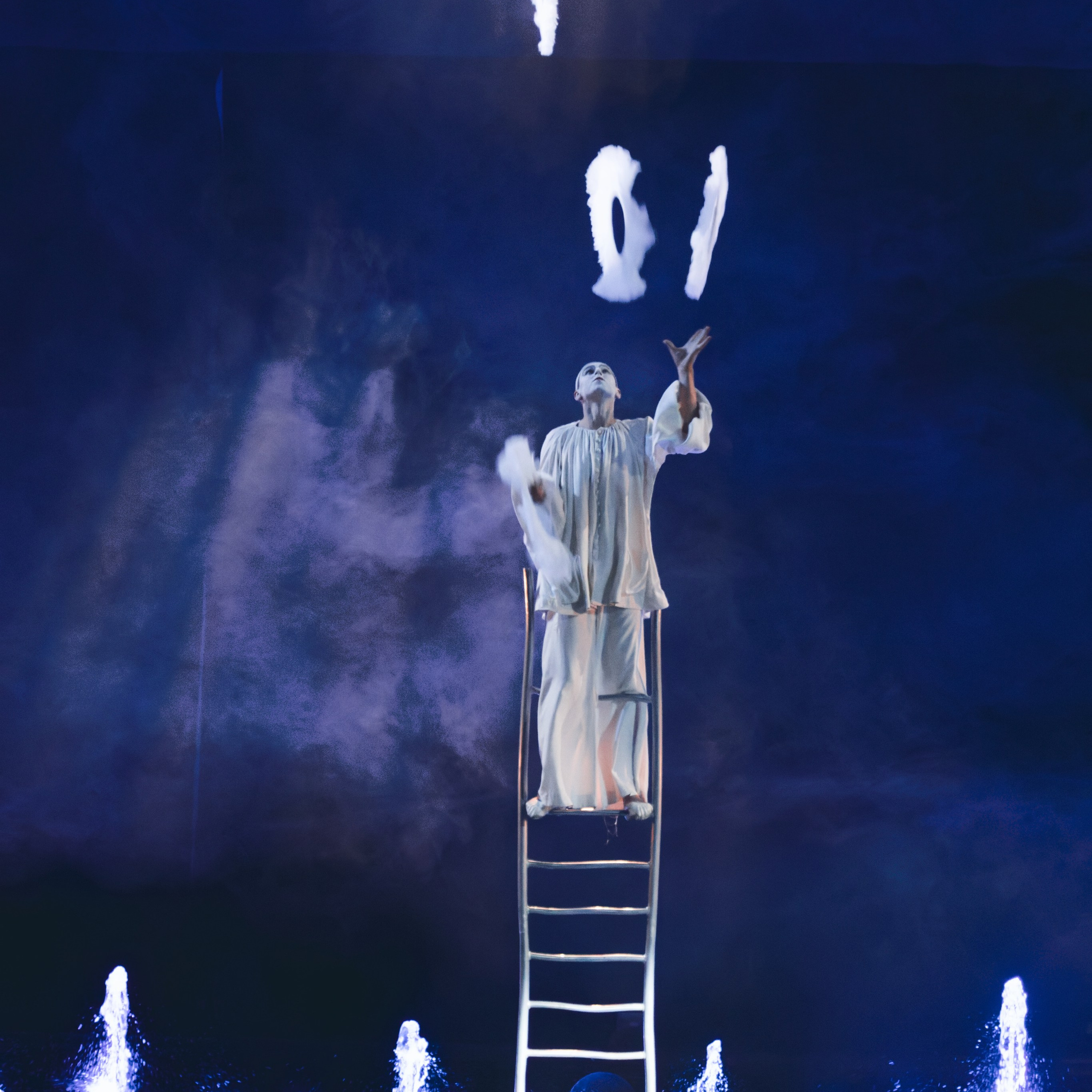 #евгенийпимоненко;#цирк;#circus;#цирковоеискусство;#acrobatics (акробатика);#aerialist (воздушная гимнастика);#aerialsilks (воздушные полотна);#aerialhoop (воздушное кольцо);#contortion (конторсия, гибкость);#жонглёр;#клоун;#трапеция;#circuslife (жизнь цирка);#цирковойномер;#cirquedusoleil ;#цирковаятруппа.#цирк_фотограф;#фото_цирк;#circus_photography;#цирковыекадры;#закулисыцирка;#backstagecircus.