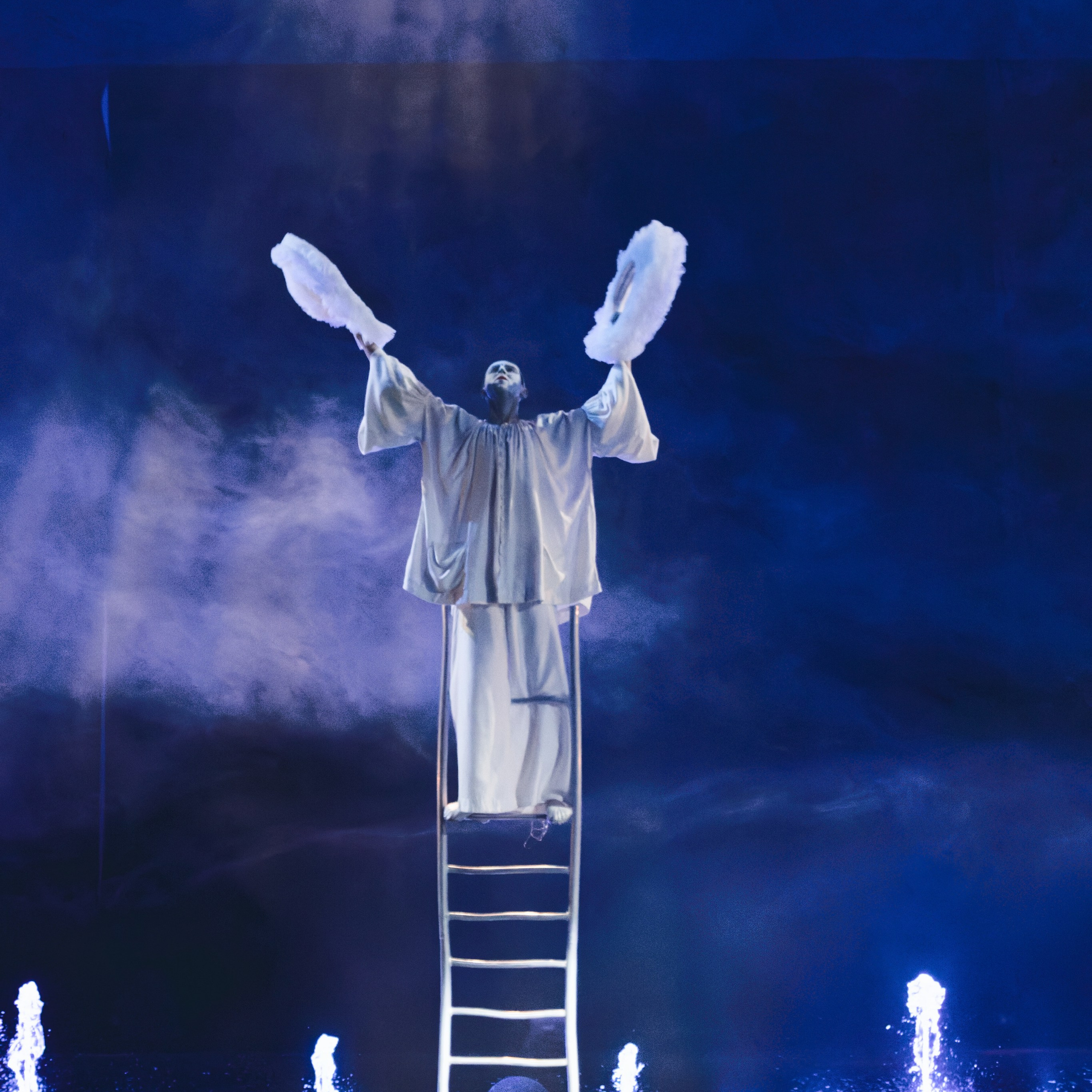 #евгенийпимоненко;#цирк;#circus;#цирковоеискусство;#acrobatics (акробатика);#aerialist (воздушная гимнастика);#aerialsilks (воздушные полотна);#aerialhoop (воздушное кольцо);#contortion (конторсия, гибкость);#жонглёр;#клоун;#трапеция;#circuslife (жизнь цирка);#цирковойномер;#cirquedusoleil ;#цирковаятруппа.#цирк_фотограф;#фото_цирк;#circus_photography;#цирковыекадры;#закулисыцирка;#backstagecircus.
