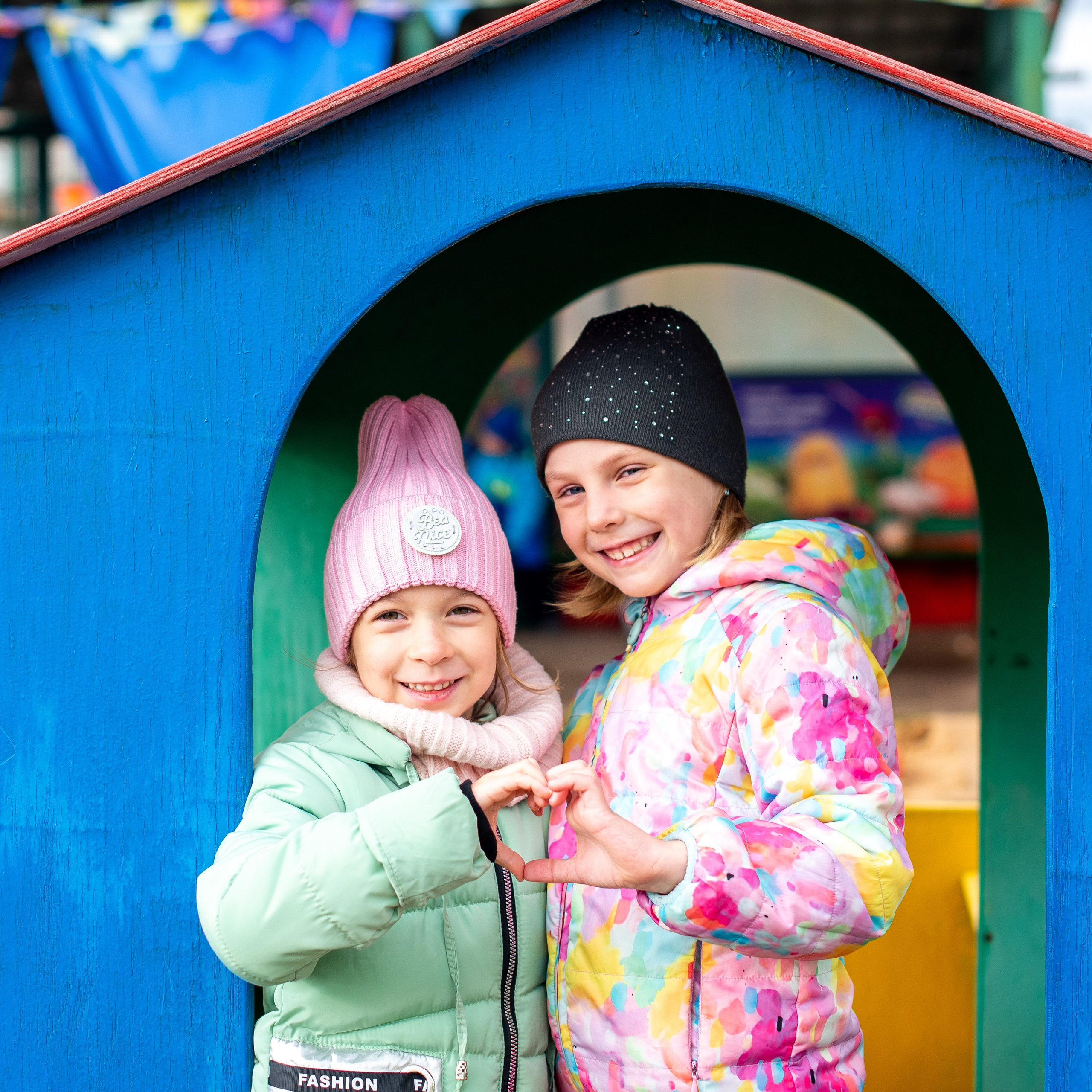 пример съемки для детского сада на площадке и в группе