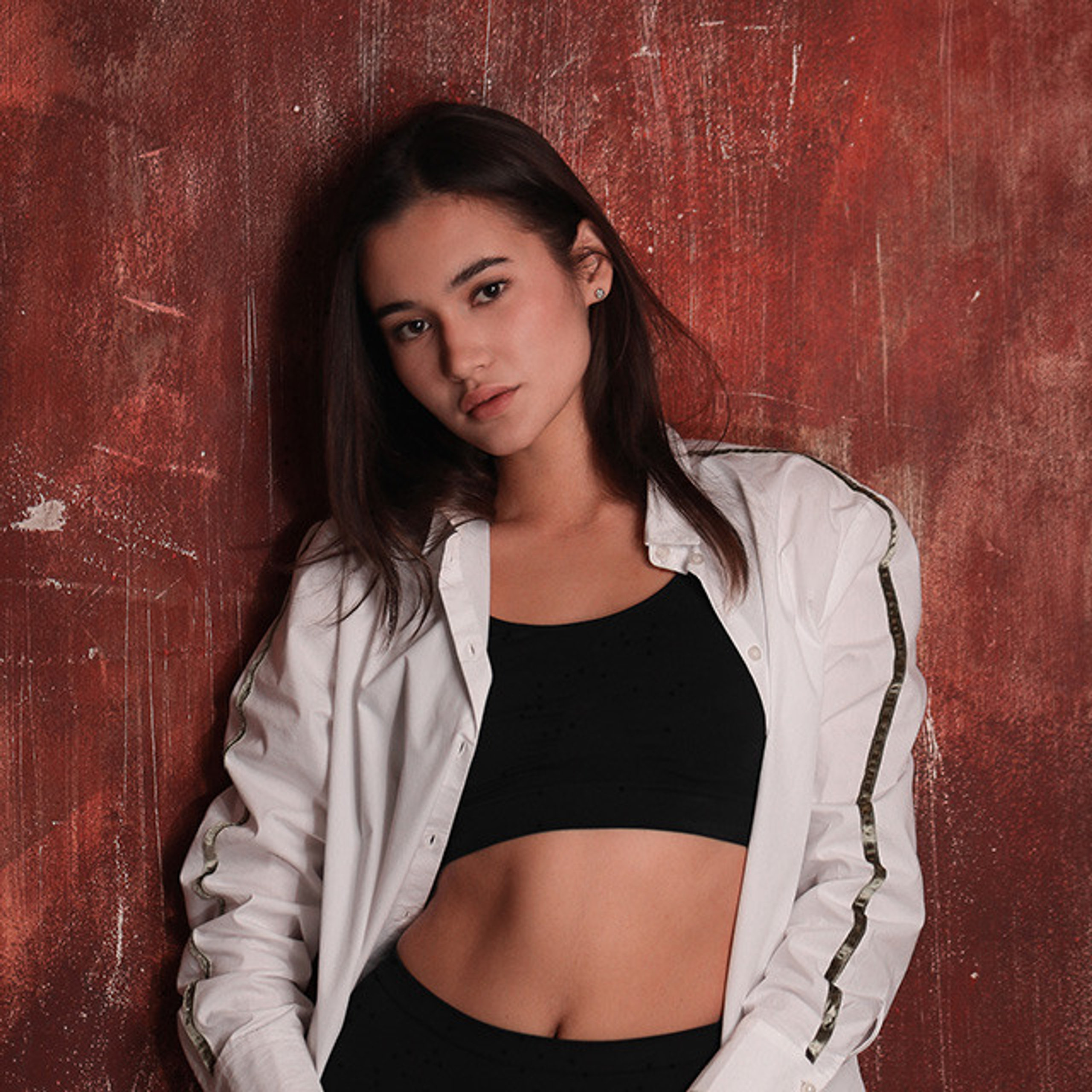 Чувственный образ девушки модели для фотопроекта